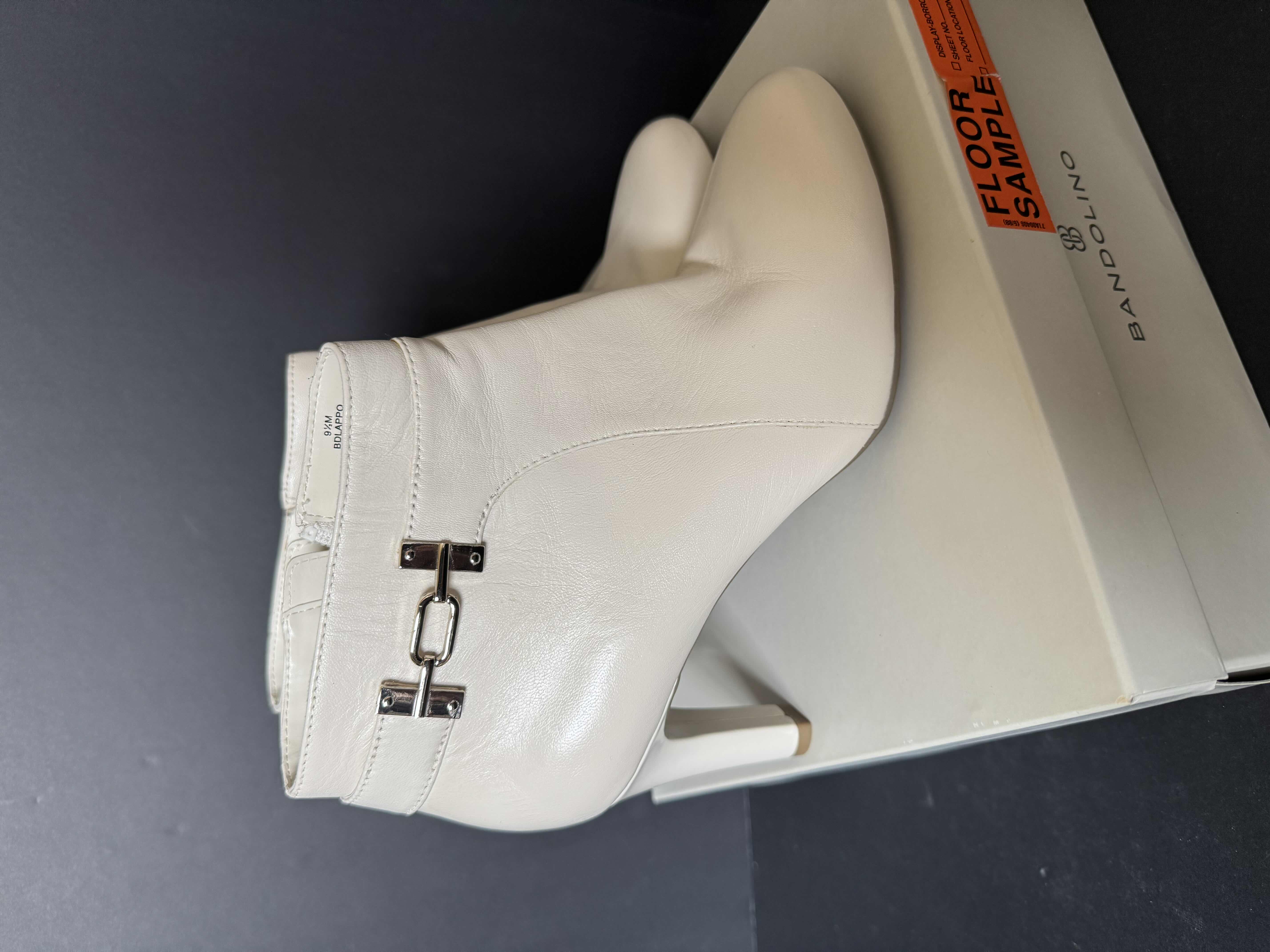 Photo 1 of BANDOLINO SIZE 9.5 WHITE BOOTIE