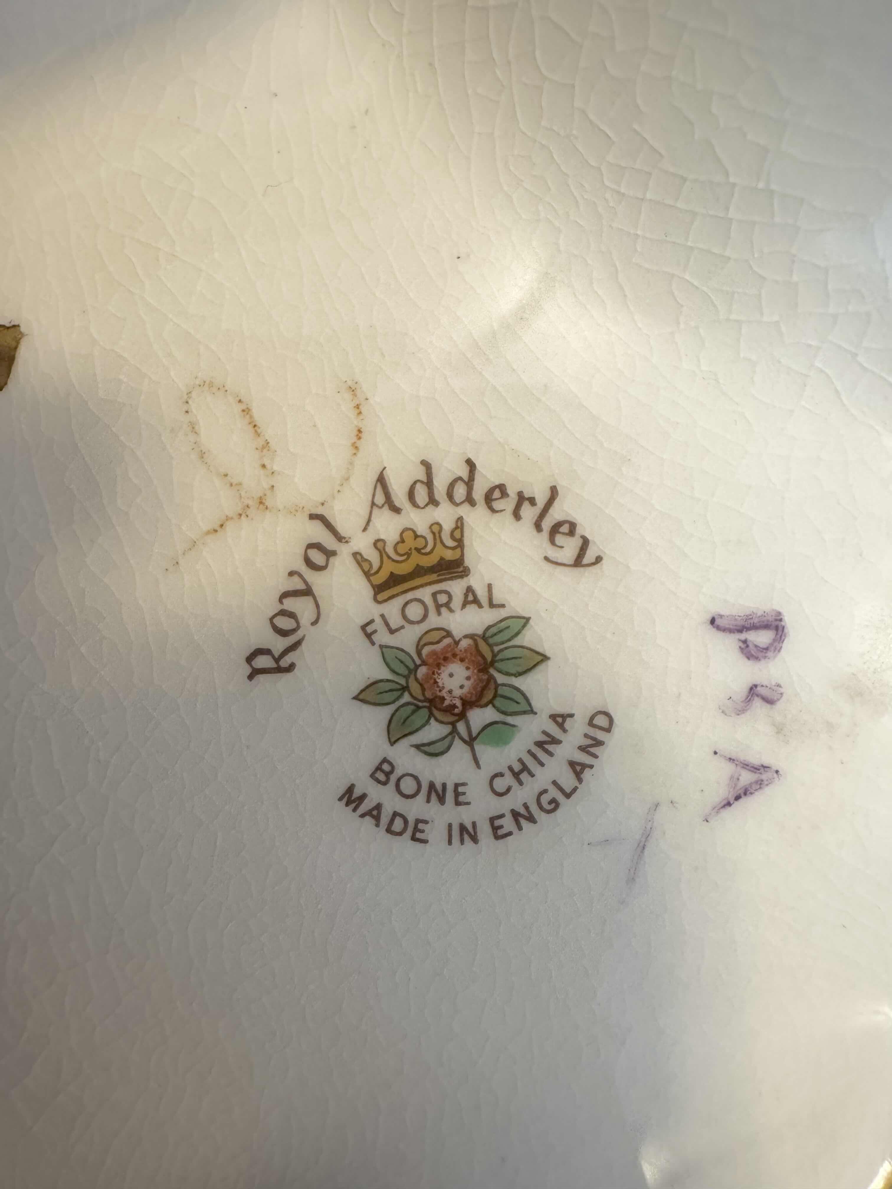 Photo 1 of VINTAGE ROYAL ADDERLEY FLORAL ARRANGEMENT “OLD COUNTRY ROSES”, BONE CHINA, FLORAL/WHITE

7” X 7” X H8”