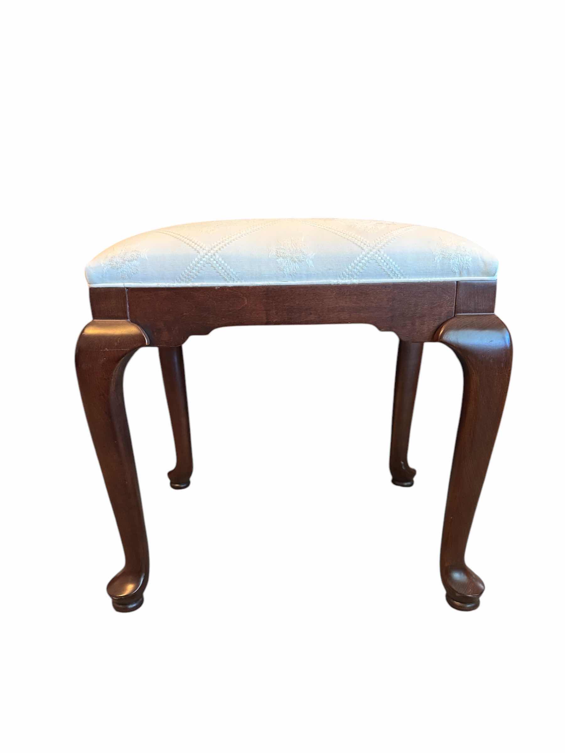 Photo 1 of ETHAN ALLEN, CHERRYWOOD GEORGIAN STYLE BENCH

18” X 16” X H19”