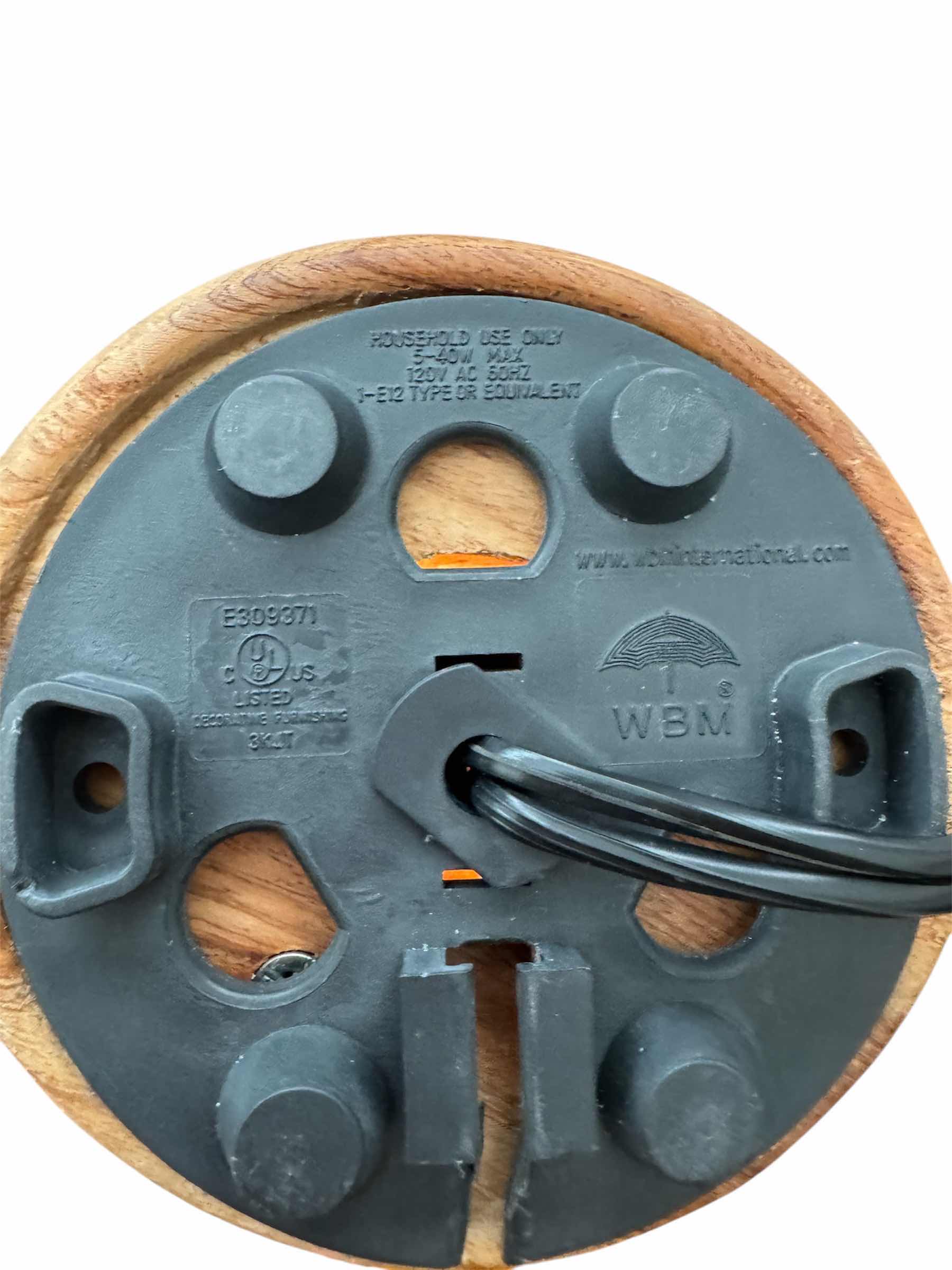 Photo 1 of SALT CRYSTAL LAMP, PLUG IN

H8.5”