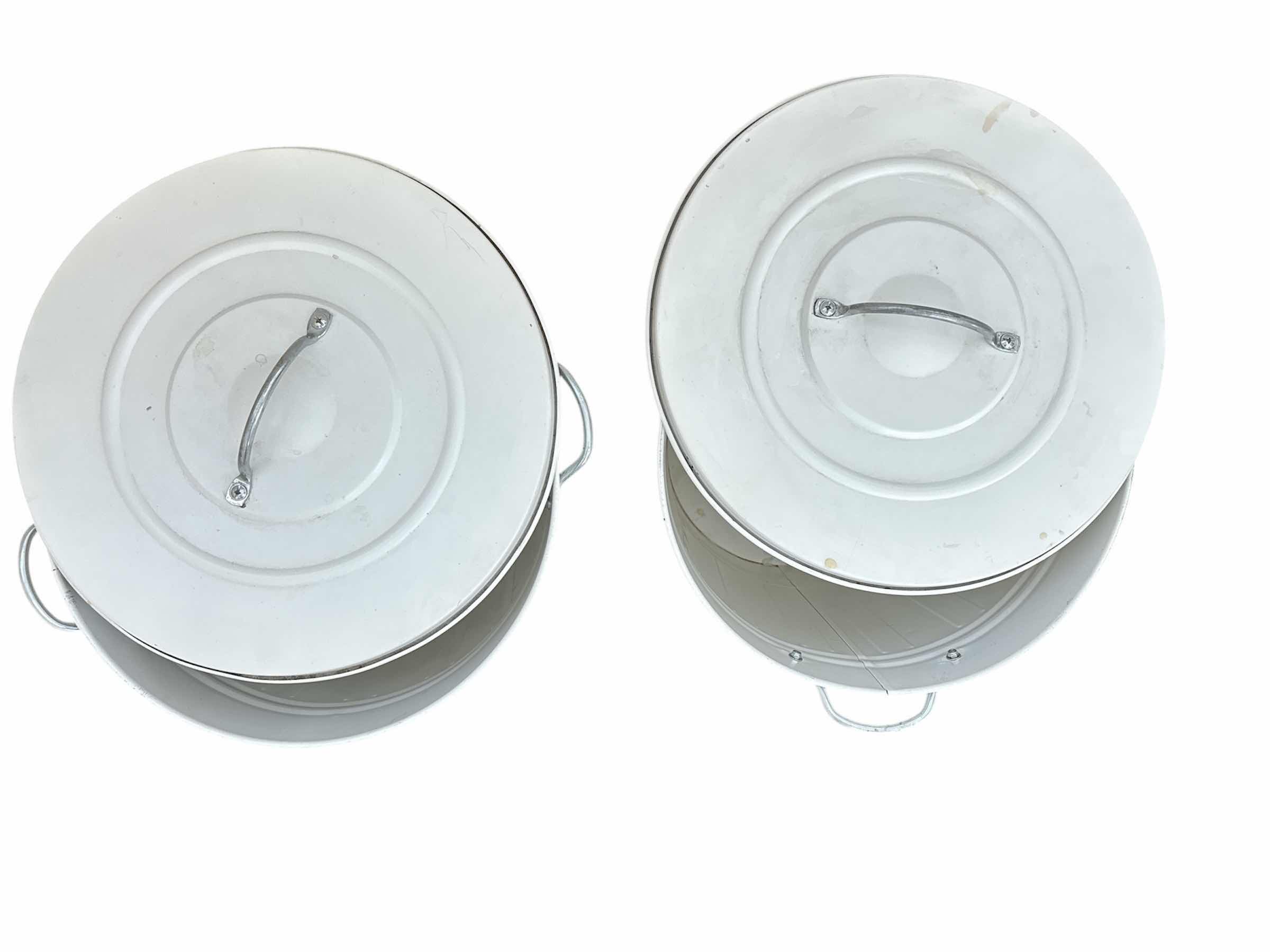 Photo 1 of 2- WHITE LIDDED RUBBISH PAILS H18”