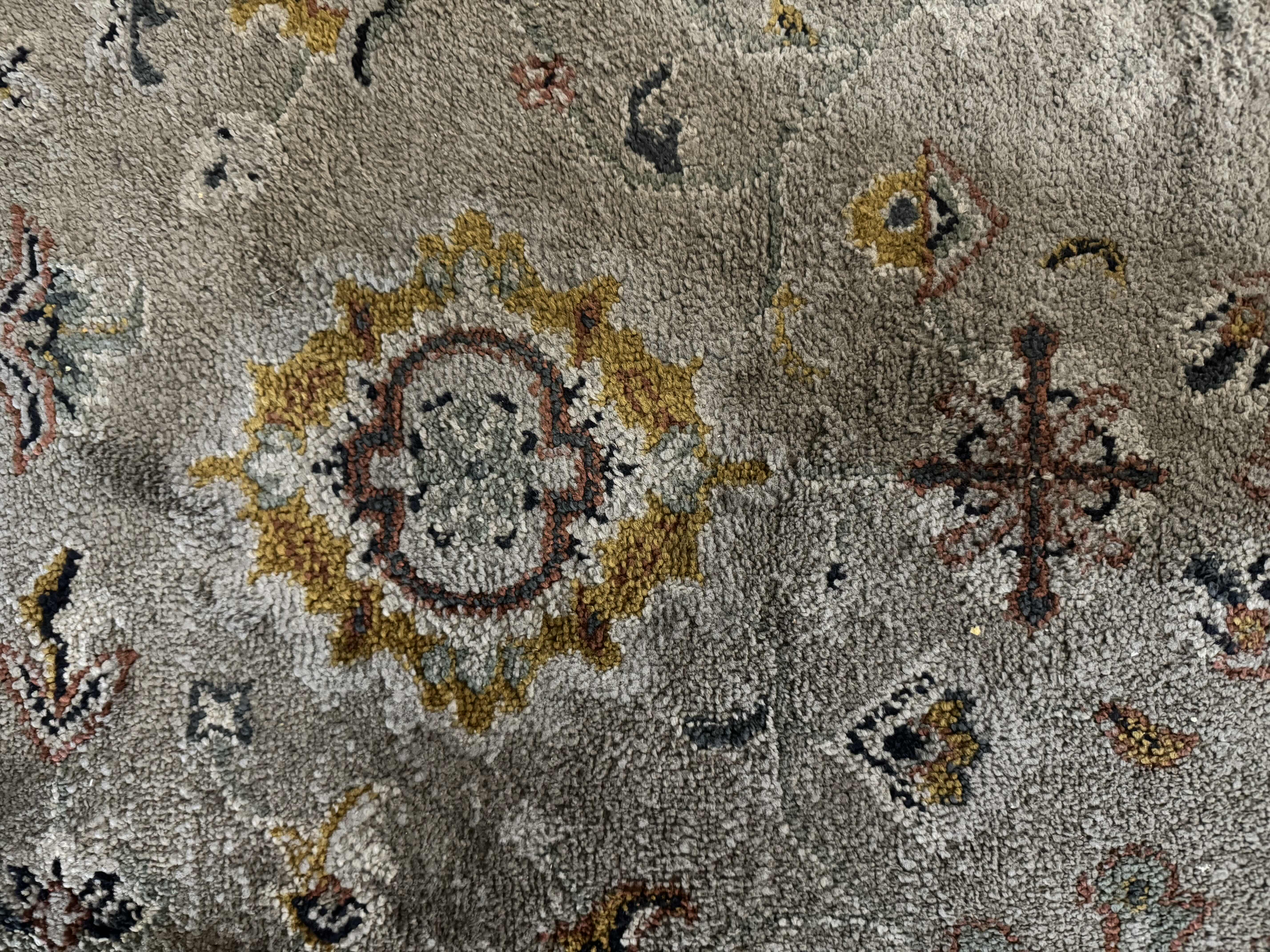 Photo 1 of AREA RUG 5’ X 7’