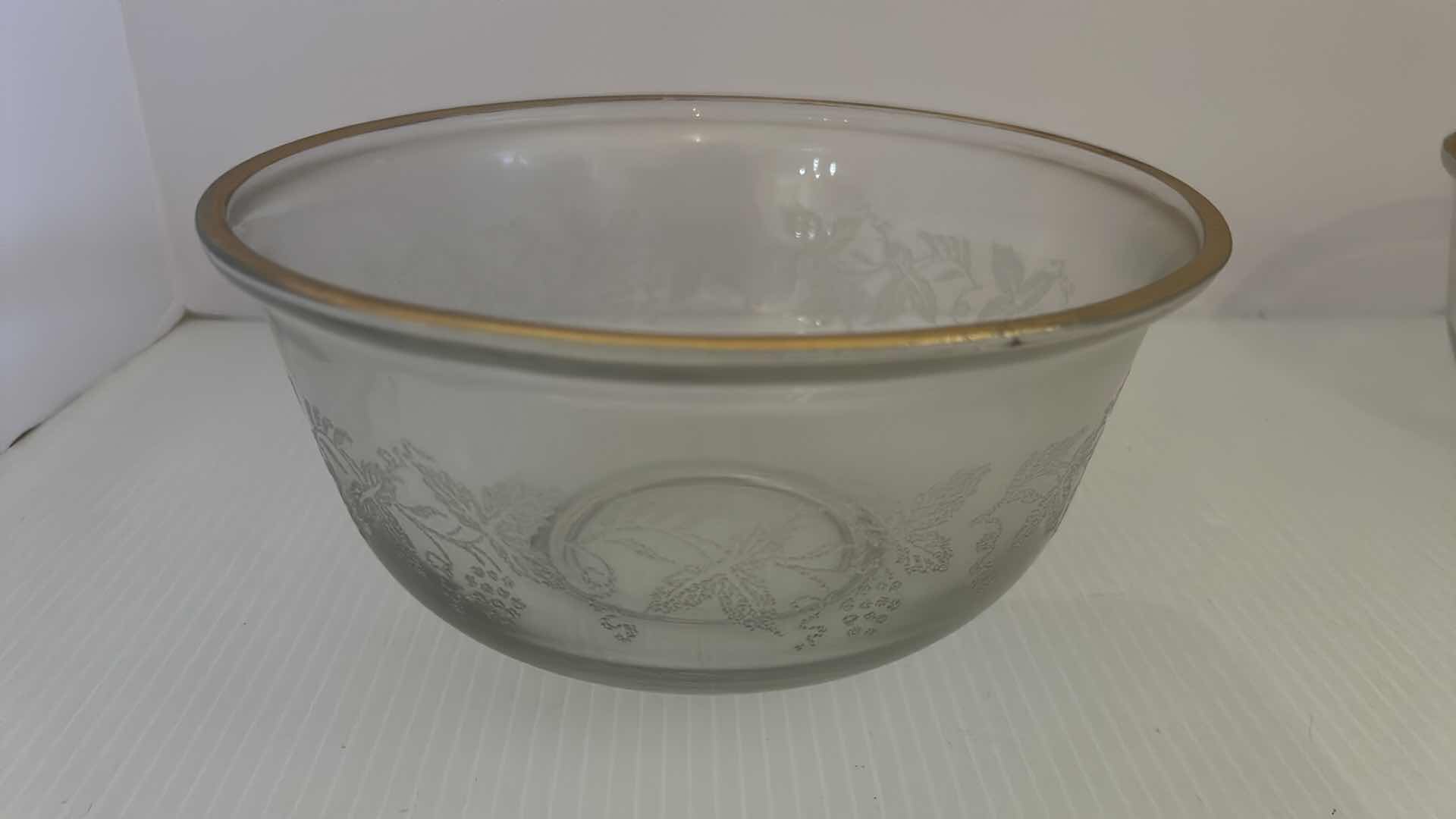 Photo 1 of 4- VINTAGE BARTLETT COLLINS NESTING MIXING BOWLS ETCHED GRAPE VINE DESIGN W GOLD RIM