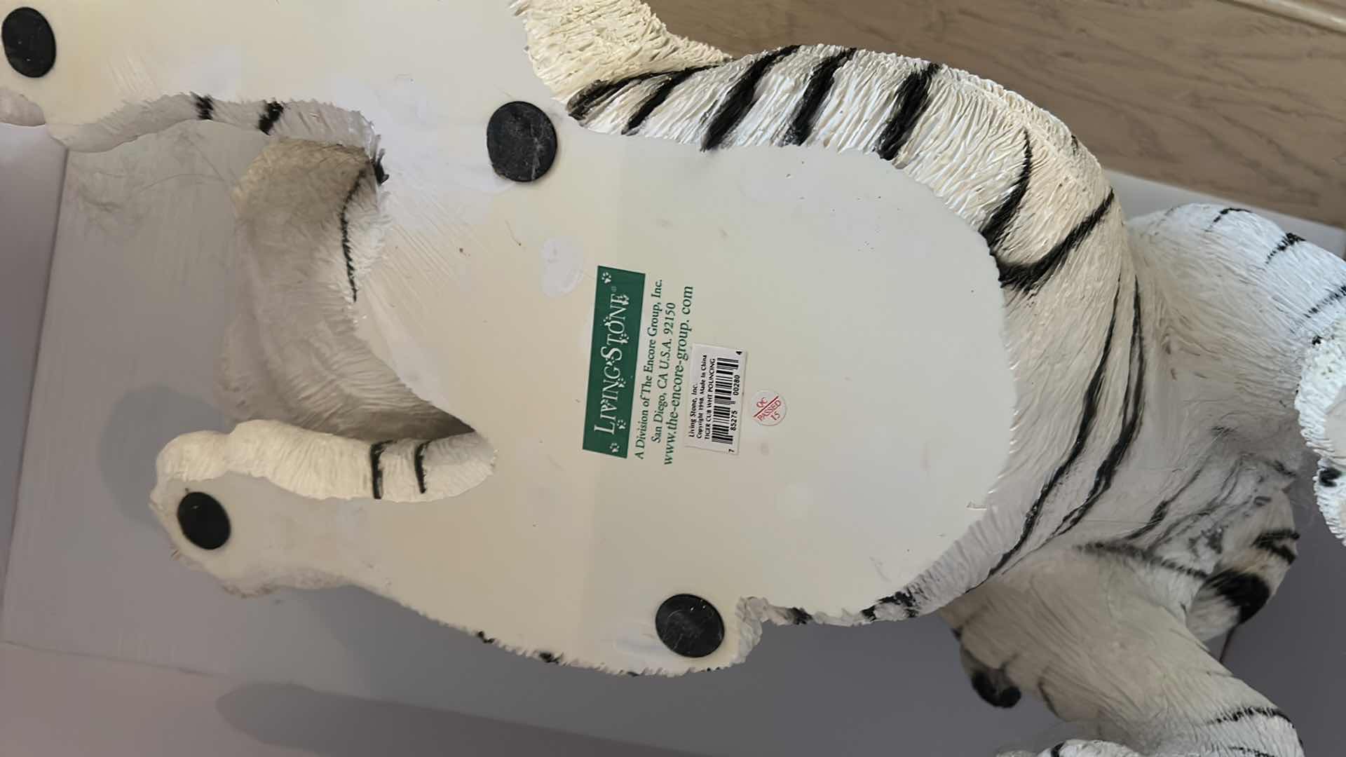 Photo 1 of LIVING STONE VINTAGE WHITE TIGER STATUE L 18”