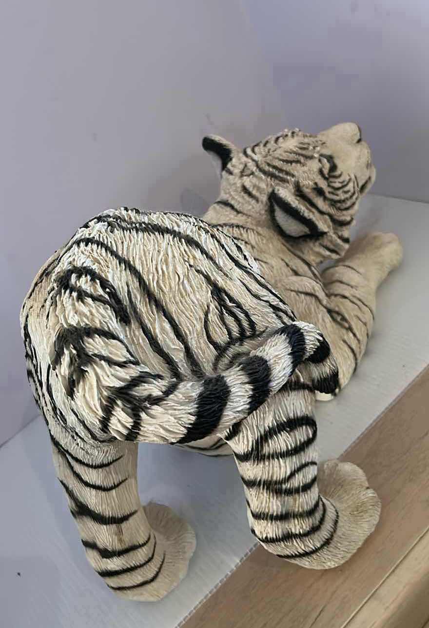 Photo 1 of LIVING STONE VINTAGE WHITE TIGER STATUE L 18”