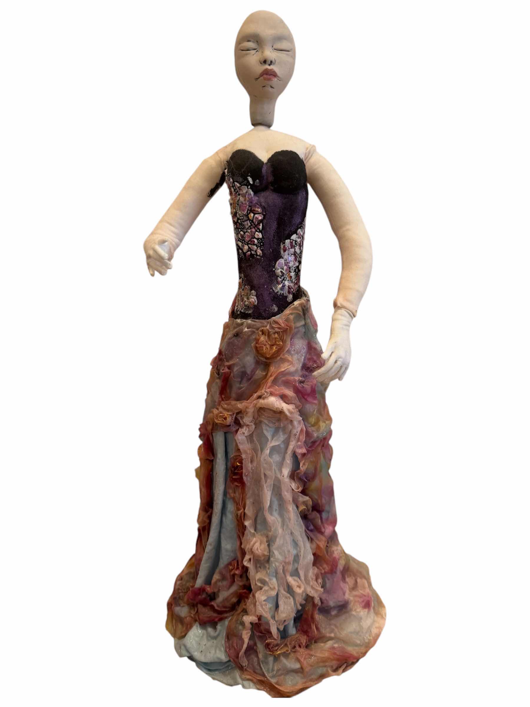 Photo 2 of 3- ARTWORK, HOME DECOR, UNFINISHED FASHION DOLL, SAND TIMER, VINTAGE MANNEQUIN CAGE JEWELRY HOLDER

DOLL
H21.75”

JEWELRY HOLDER
H18”

SAND TIMER
H5.5”