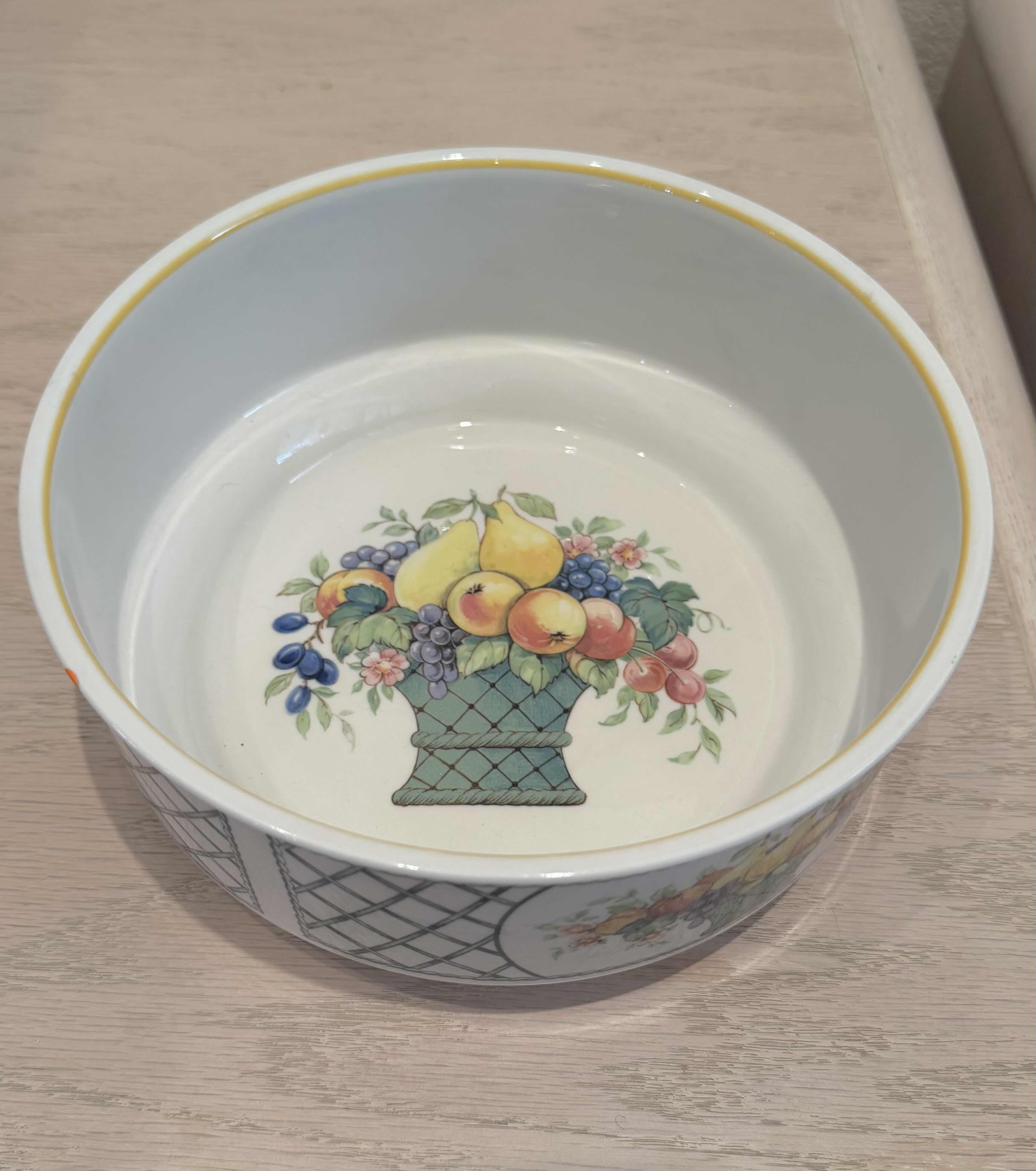 Photo 1 of VINTAGE VILLEROY AND BOCH PORCELAIN FRUIT BOWL AND HIMARK BOTANICAL PLATES, 6 PIECES

FRUIT BOWL
D8.25” X H3.5”

PLATES
D8.25” X H1.75”