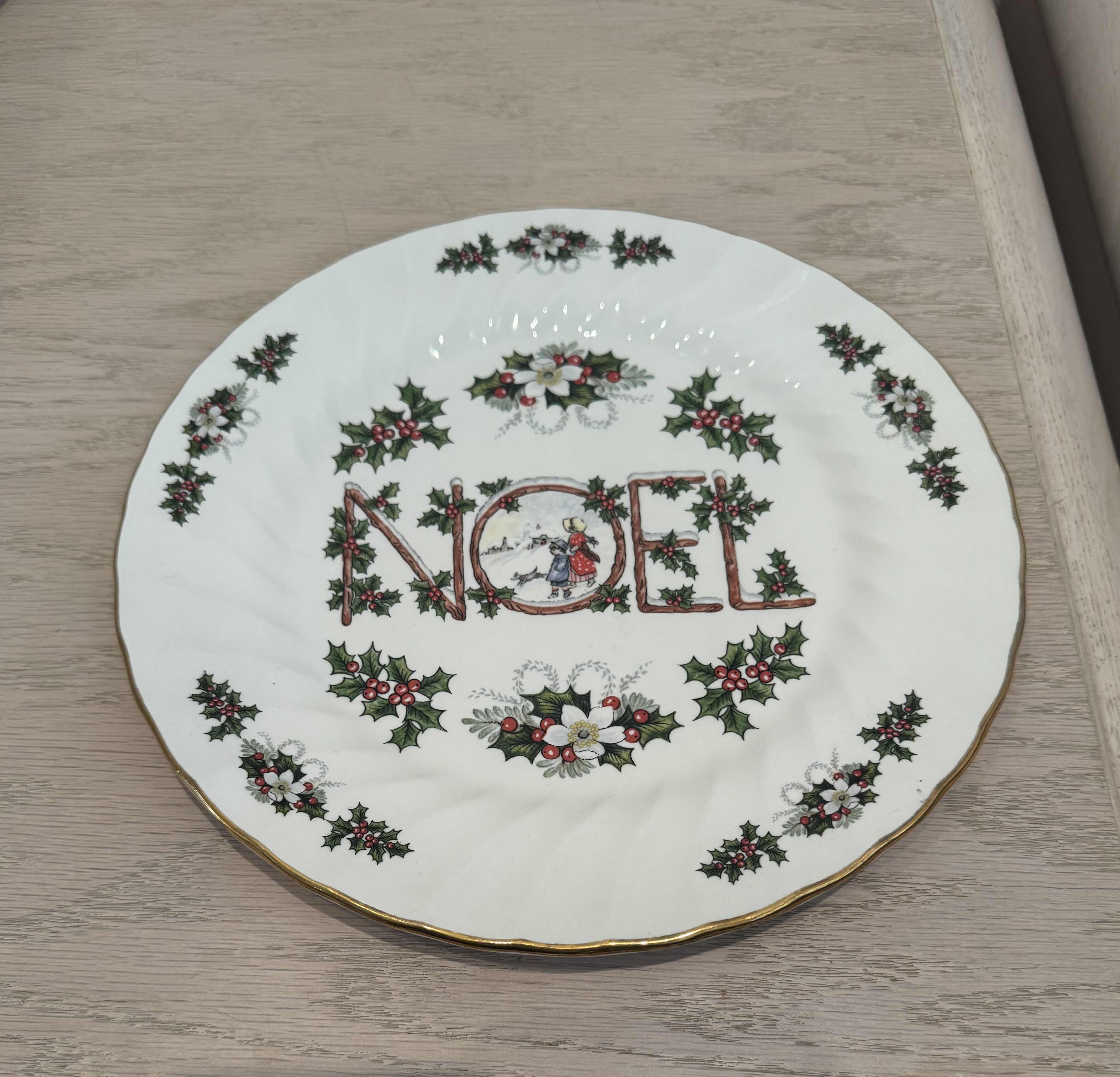Photo 1 of VINTAGE NOEL FINE ENGLISH TABLEWARE PLATES

D10”
