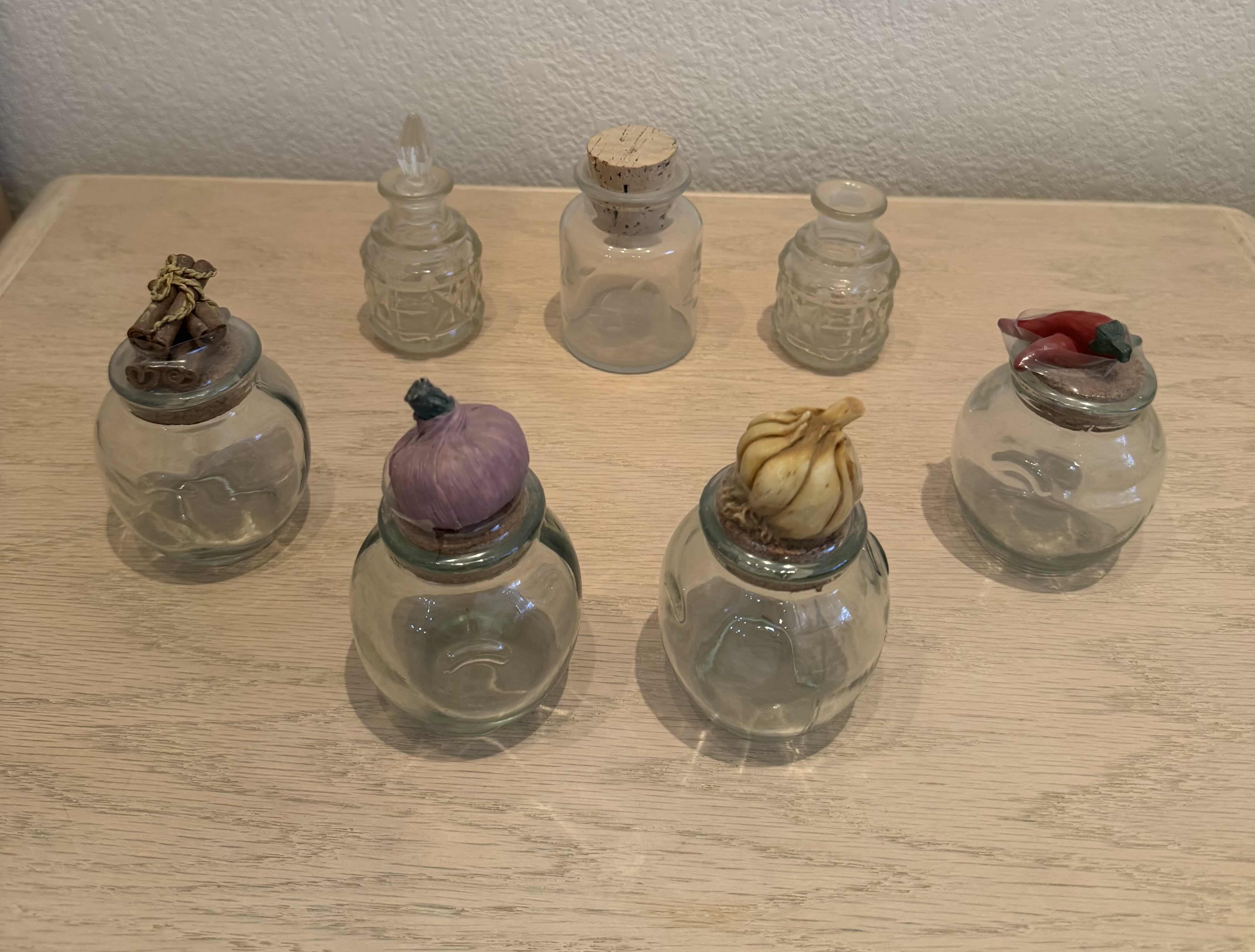 Photo 1 of VINTAGE ASSORTED GLASS SPICE JARS, 7 PIECES

H4”