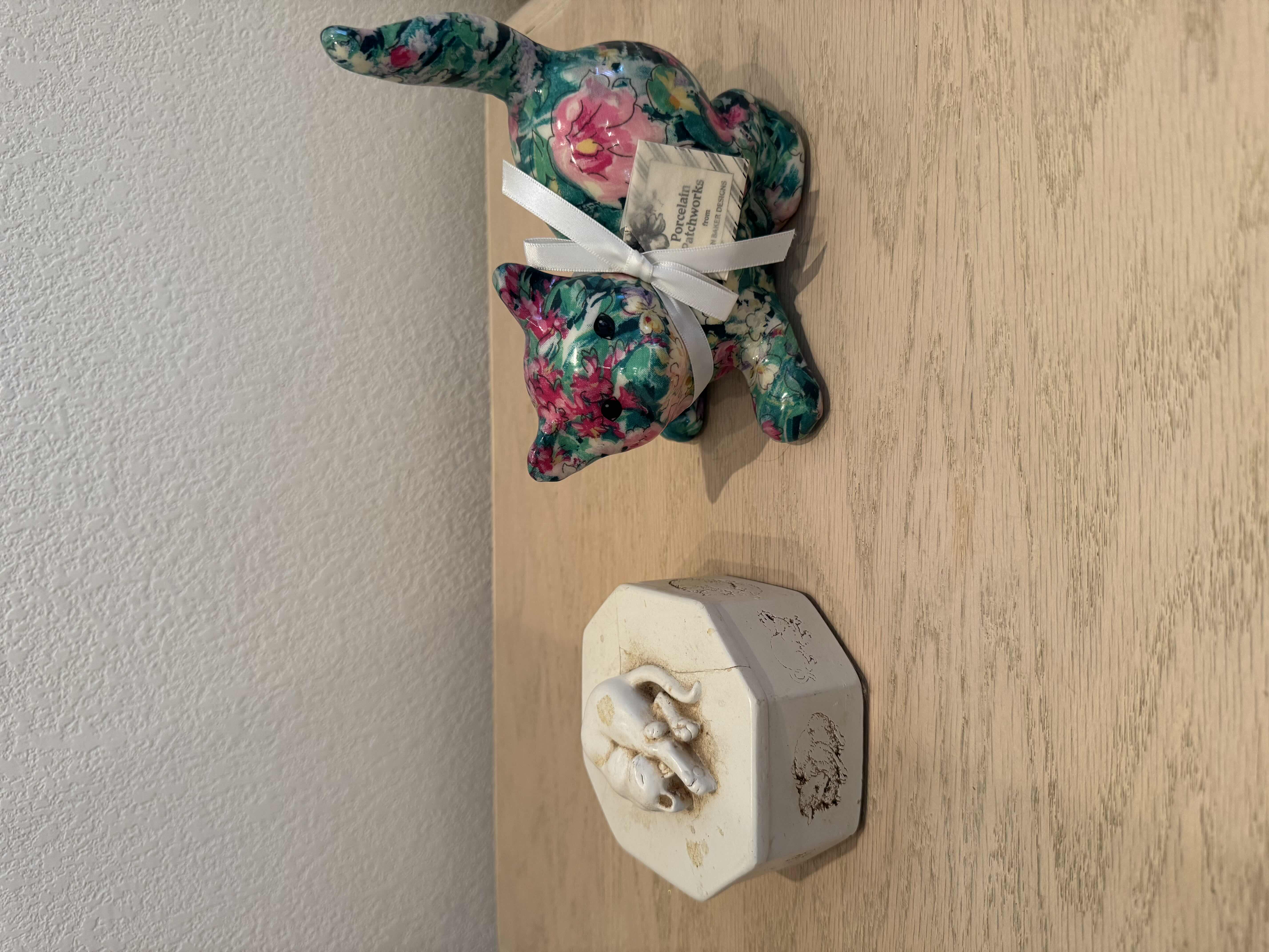 Photo 1 of CAT HOME DECOR, JEWELRY BOX AND CAT FIGURINE 

JEWELRY BOX
4.5” X H2”

CAT
6” X H7”