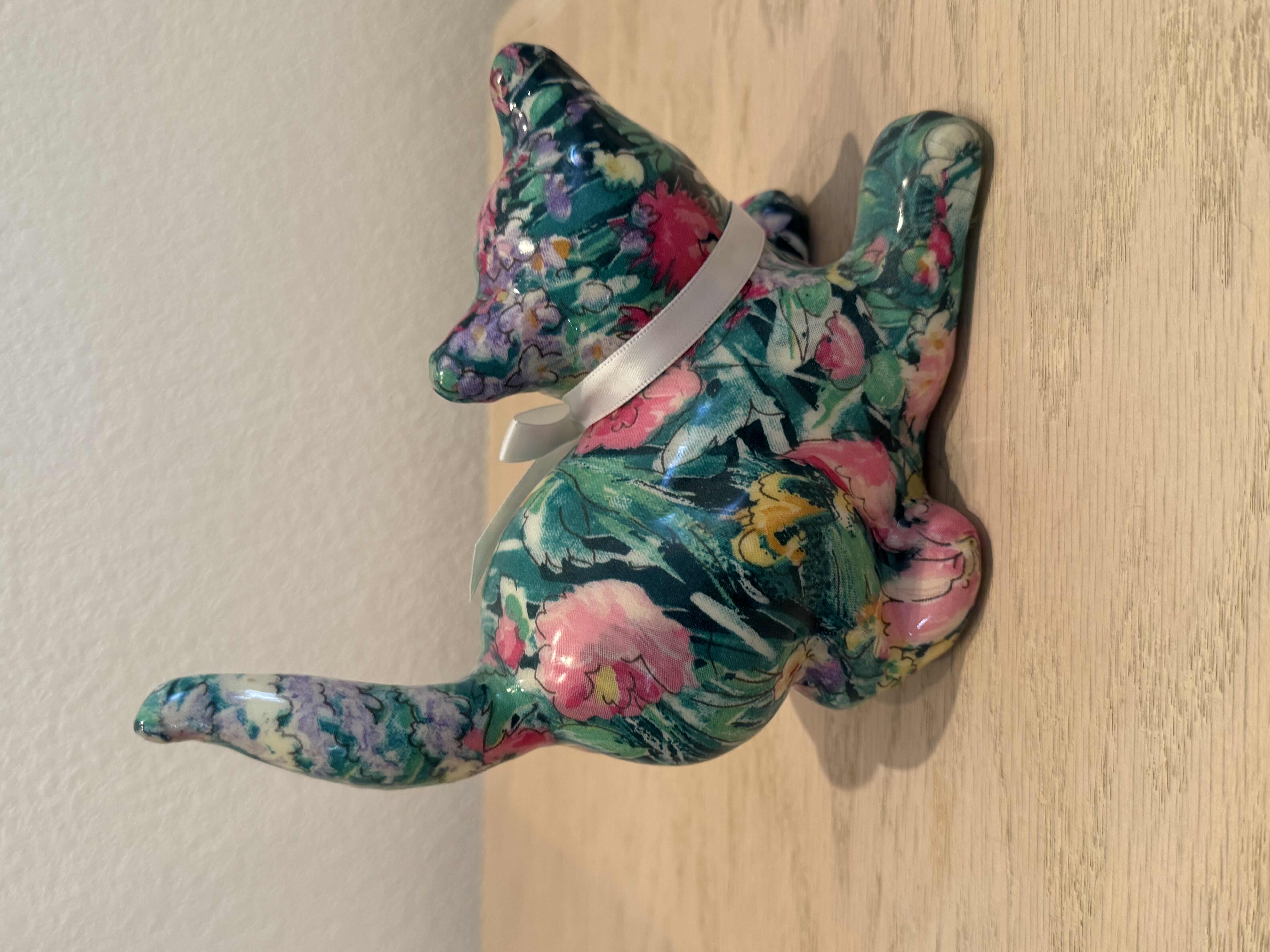 Photo 3 of CAT HOME DECOR, JEWELRY BOX AND CAT FIGURINE 

JEWELRY BOX
4.5” X H2”

CAT
6” X H7”