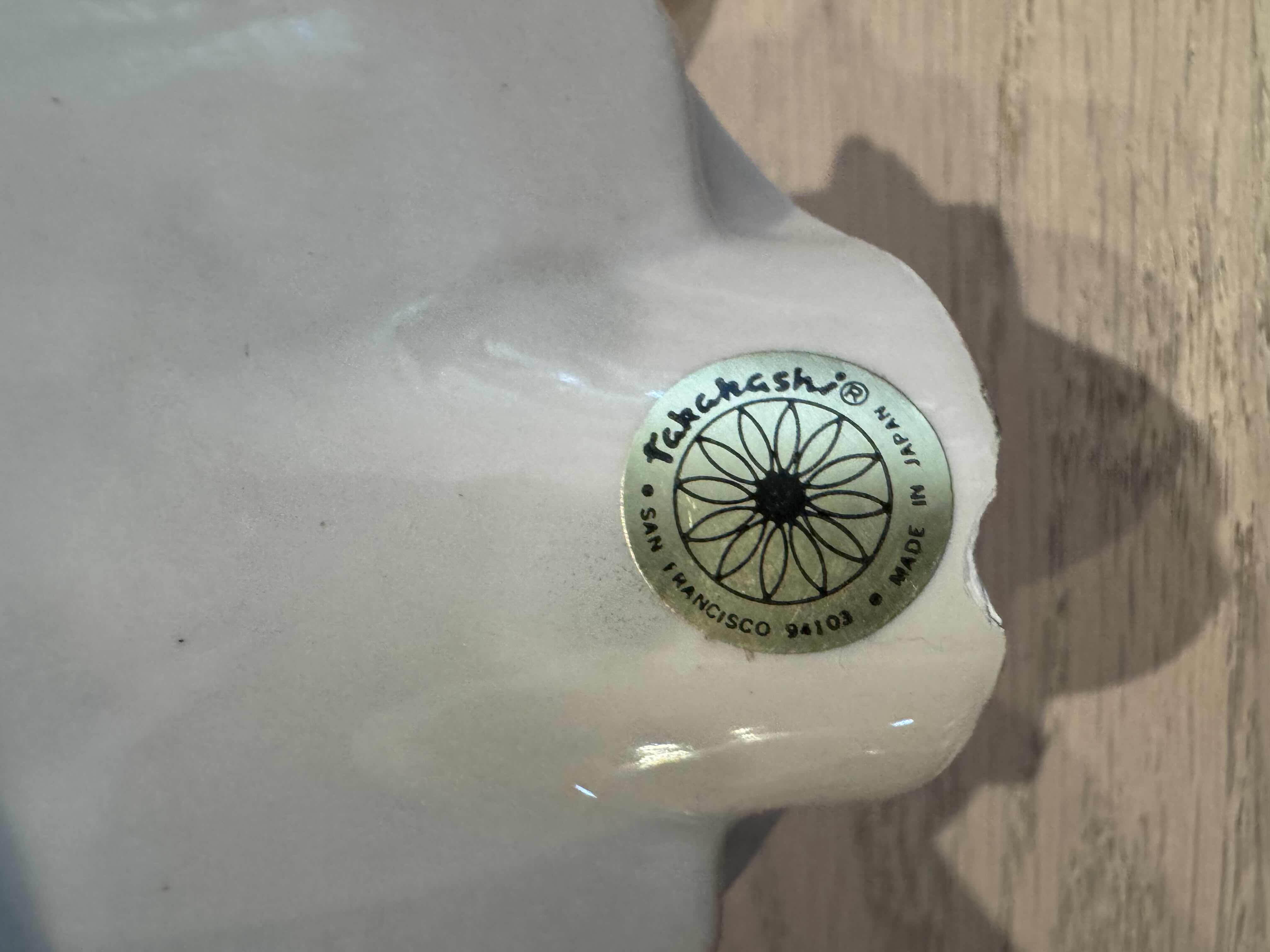 Photo 4 of VINTAGE PENGUIN VASES AND CAT PICTURE FRAMES, HOME DECOR, HOME ESSENTIALS, ARTWORK, 5 PIECES

PENGUINS
3” X H6”

CATS
4” X H4”