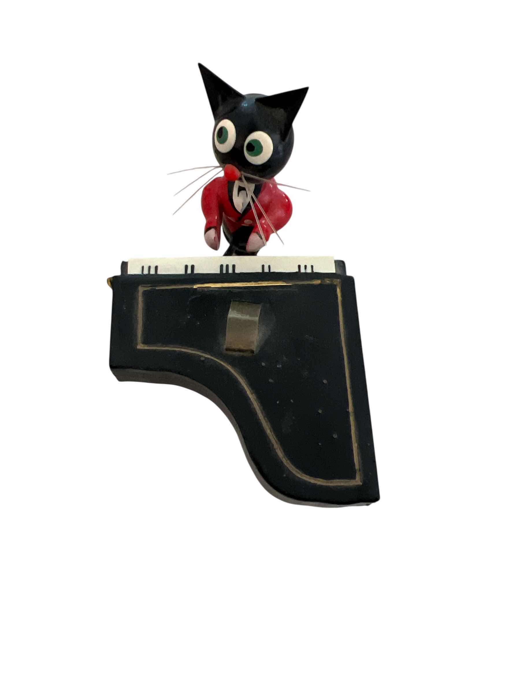 Photo 2 of 7 - PIECE POLISH CARVED WOOD CAT BAND - TALLEST IS 4”