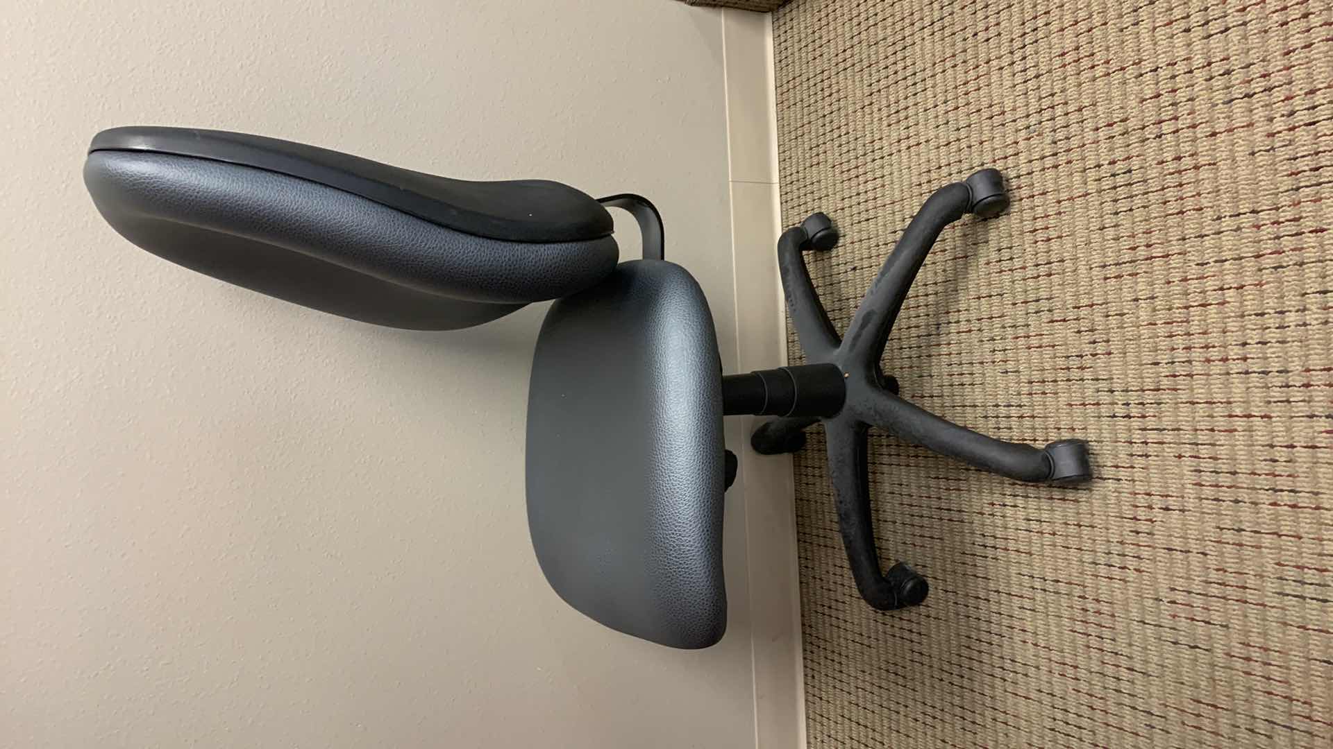 Photo 4 of BLACK MID-VACK TASK OFFICE CHAIR ON ROLLERS