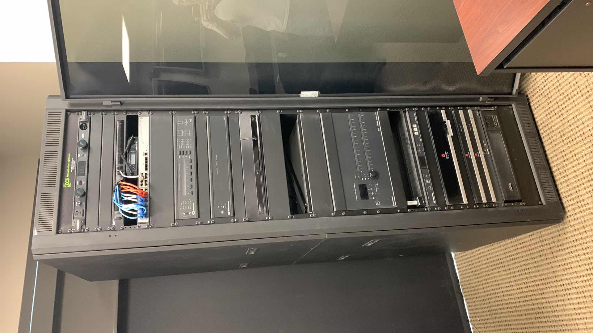 Photo 2 of CRESTRON MULTI UNIT VIDEO MULTIMEDIA SYSTEM IN RACK