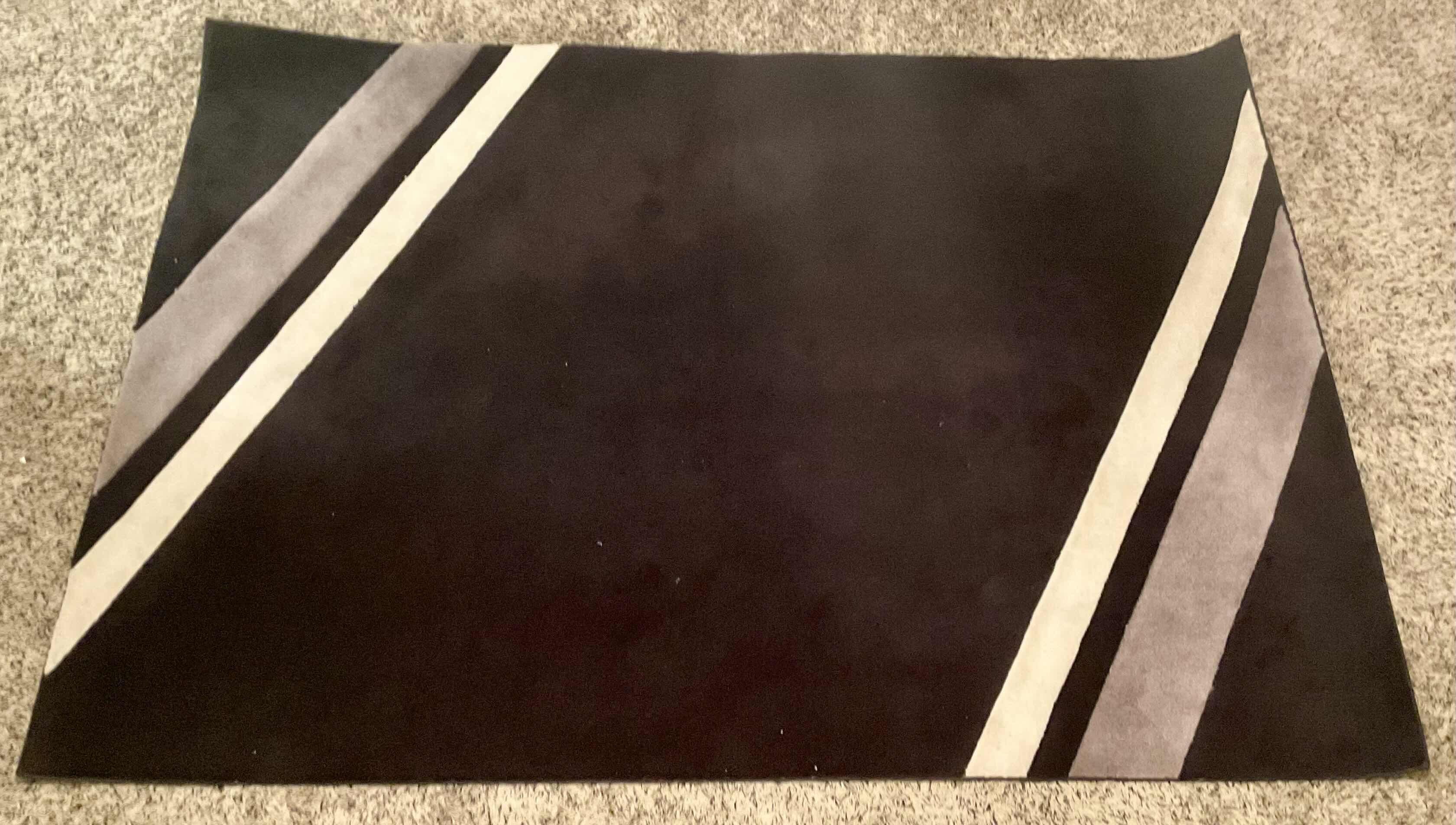 Photo 1 of 60”X84” MODERN RUG