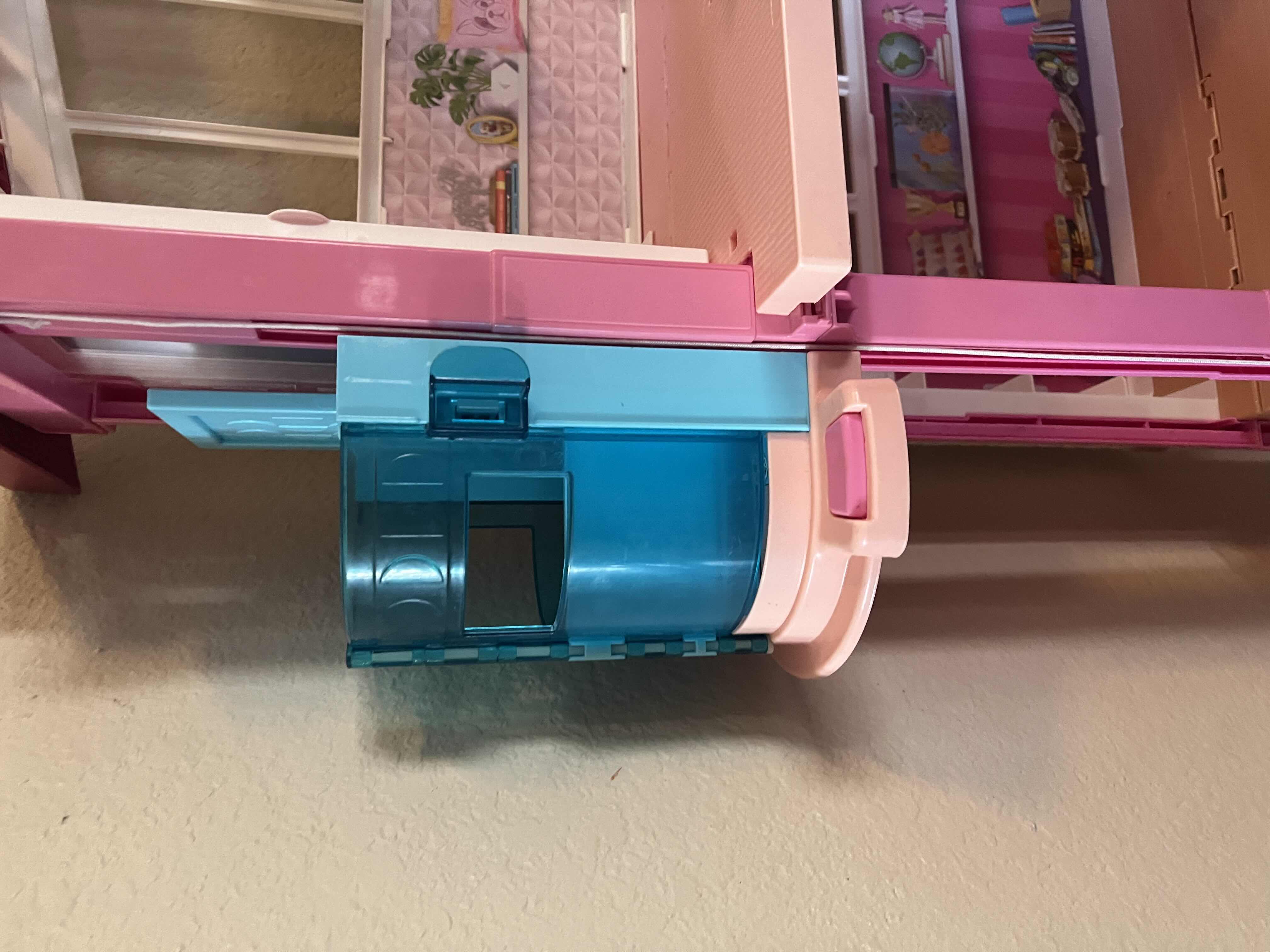 Photo 4 of BARBIE DREAM HOUSE.