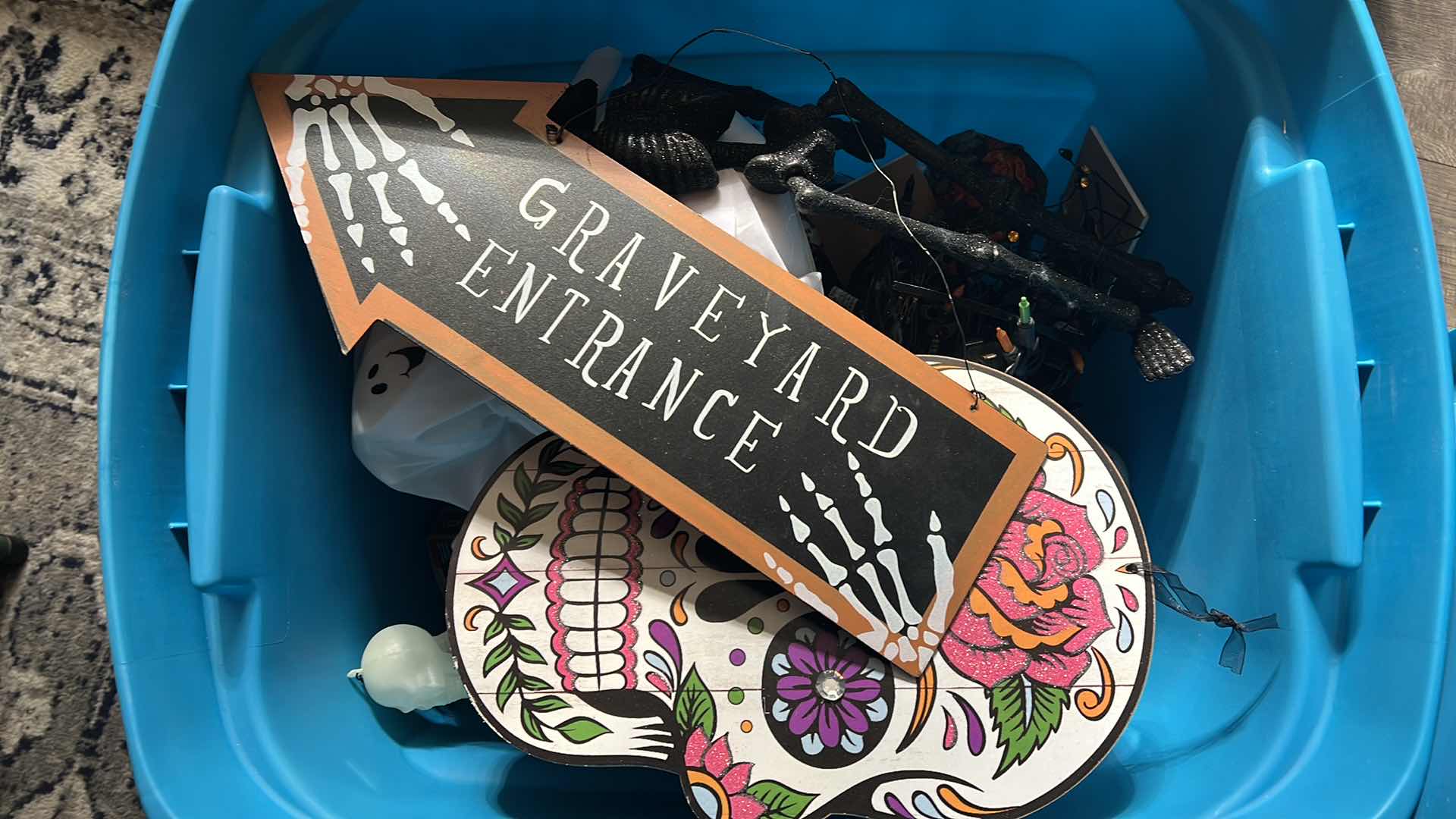 Photo 1 of CONTENTS OF BOX HALLOWEEN DECOR