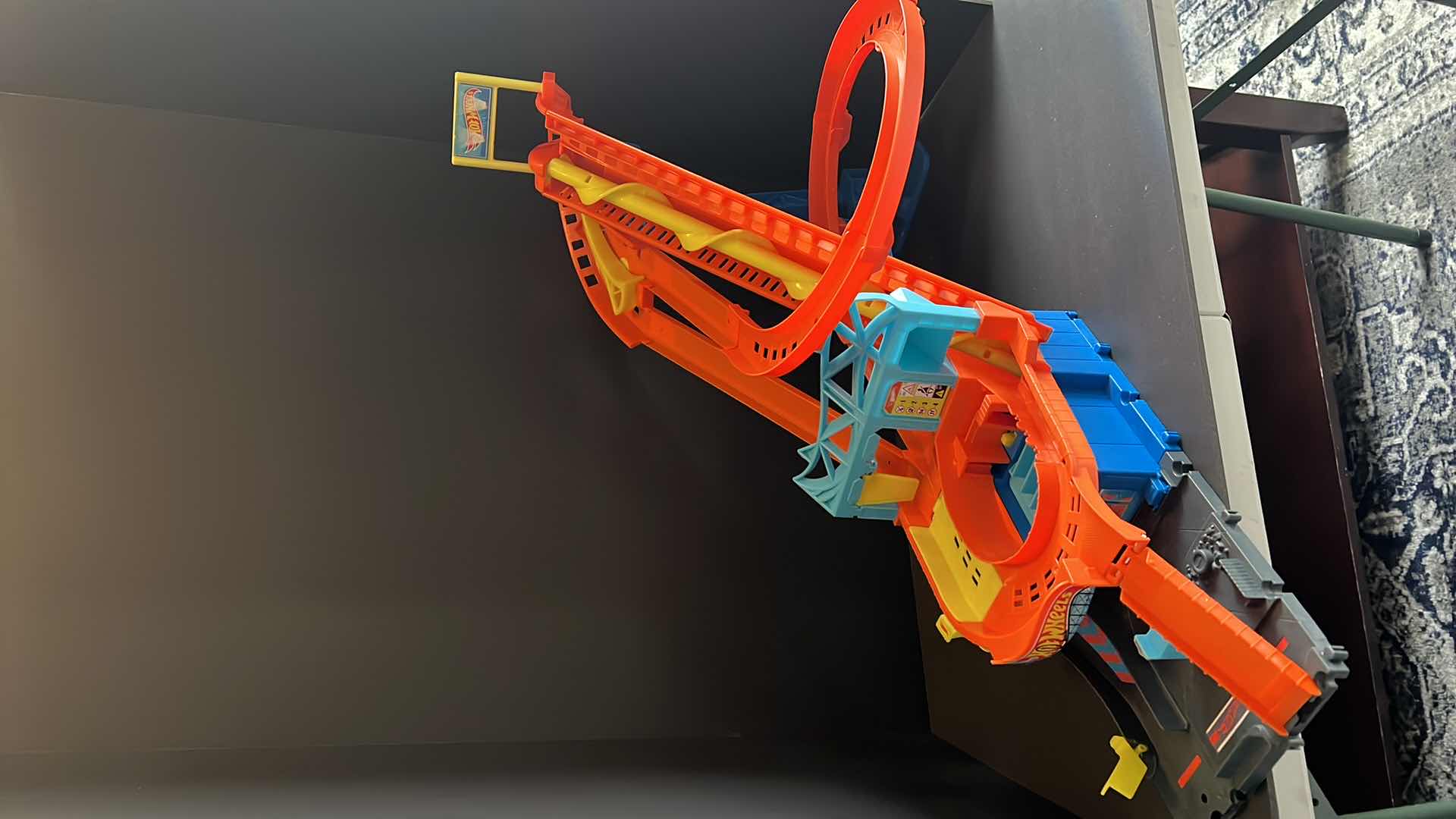 Photo 3 of BATTERY OPERATED-HOTWHEELS TRACK