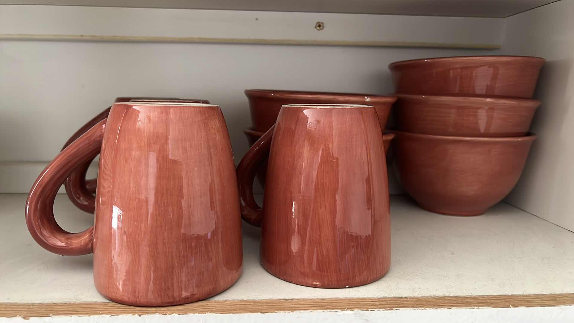 Photo 1 of CONTENTS OF SHELF BOWL AND MUG SET