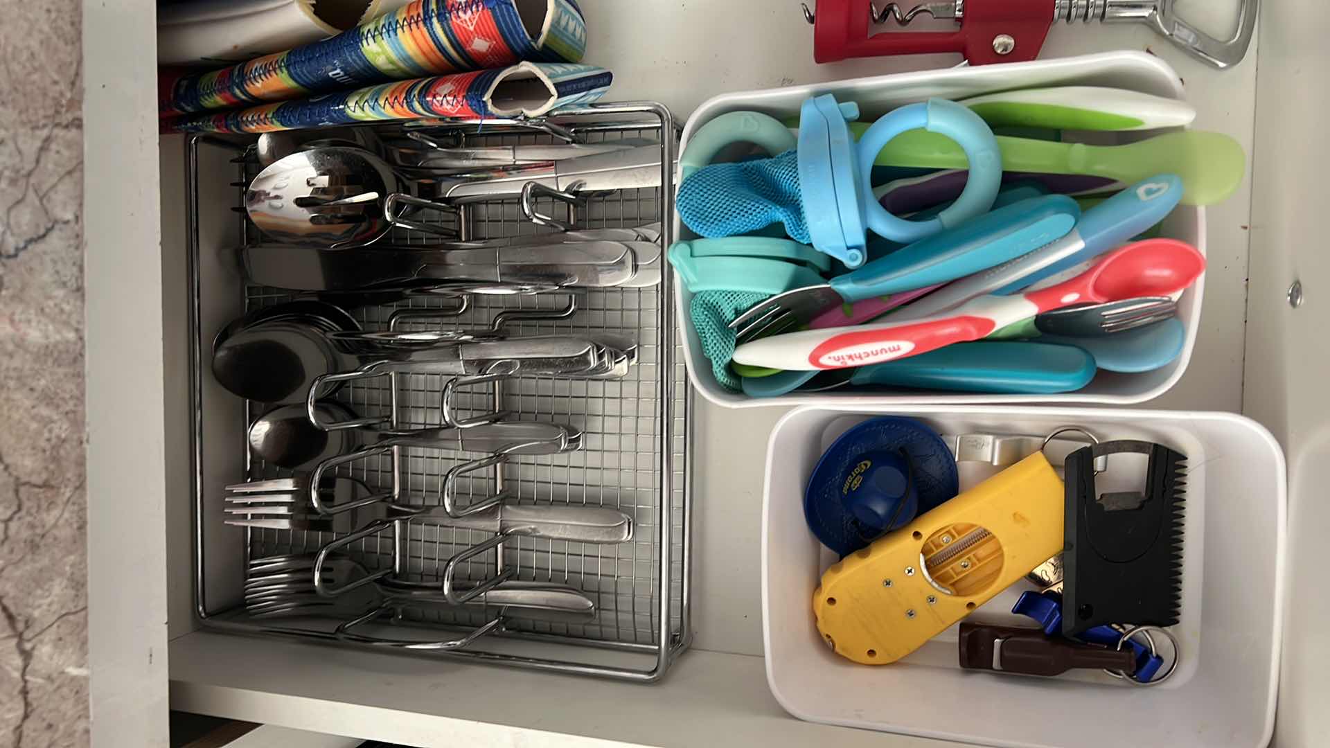 Photo 1 of CONTENTS OF KITCHEN DRAWER