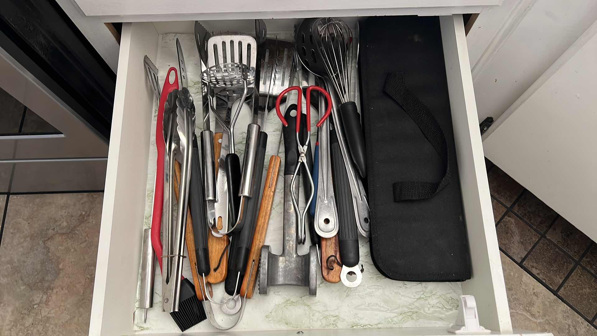 Photo 1 of CONTENTS OF KITCHEN DRAWER