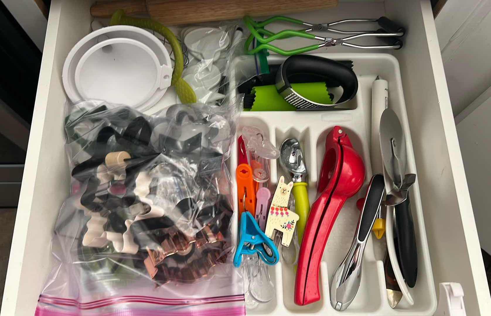Photo 1 of CONTENTS OF KITCHEN DRAWER