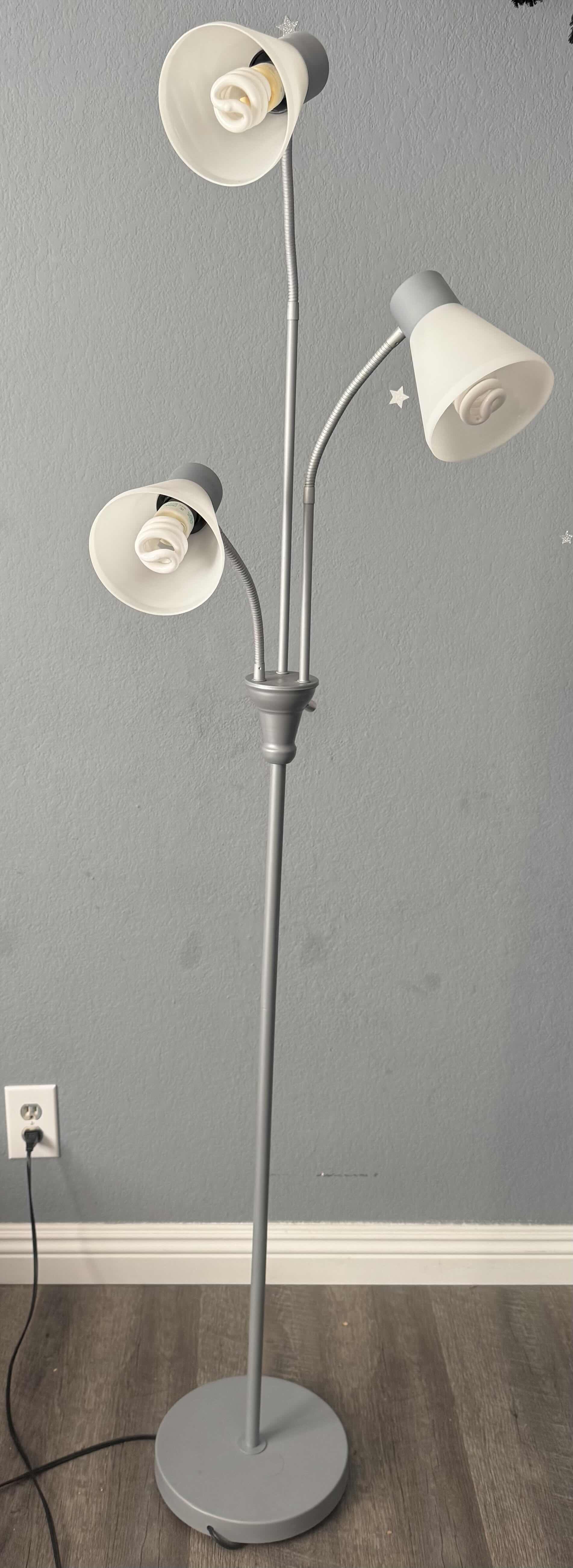 Photo 1 of 15
3 HEAD ADJUSTABLE FLOOR LAMP, ROOM LAMP, GRAY