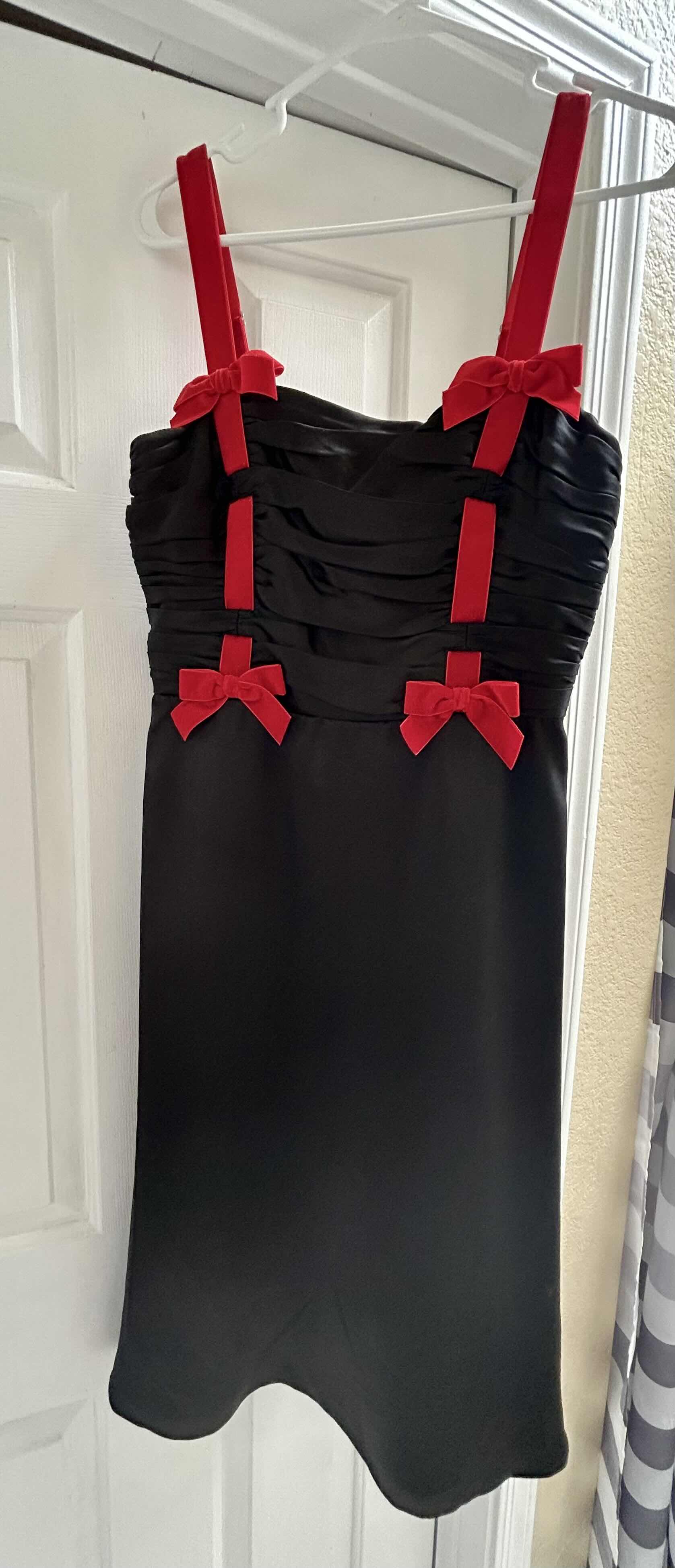 Photo 1 of 295
BETSEY JOHNSON FORMAL BLACK AND RED DRESS