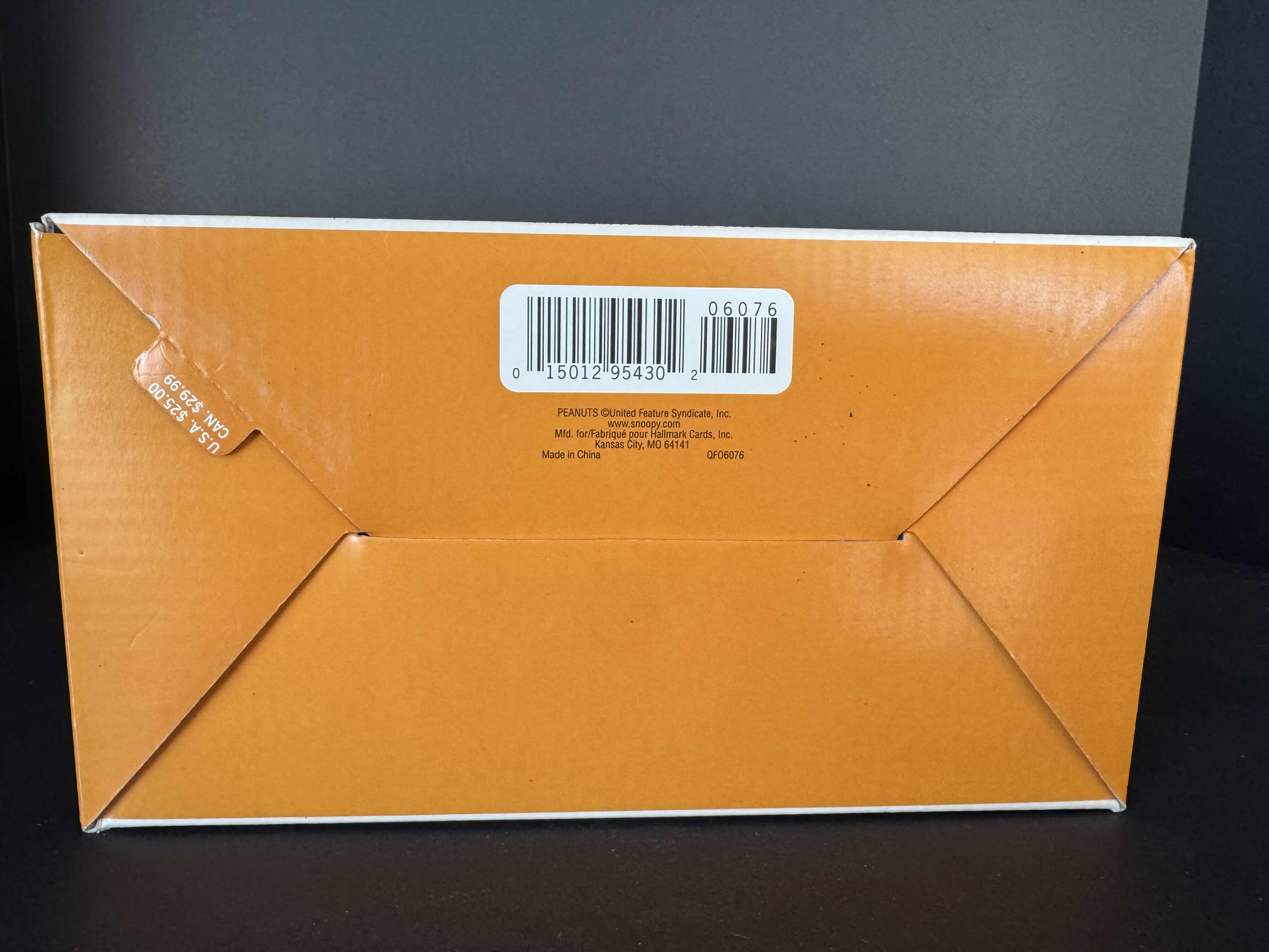 Photo 1 of HALLMARK KEEPSAKE THE PEANUTS “LINUS AND THE GREAT PUMPKIN PATCH” HALLOWEEN ORNAMENT