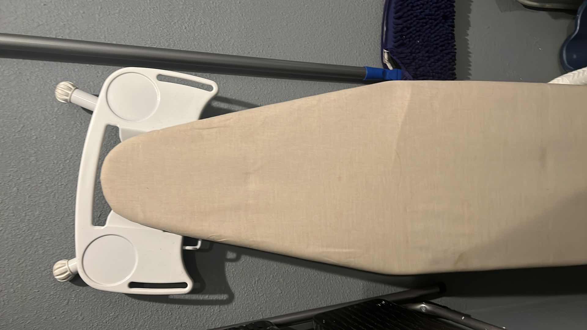 Photo 3 of Contents of corner