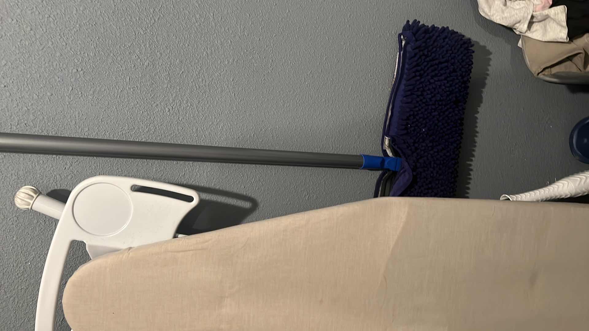 Photo 4 of Contents of corner