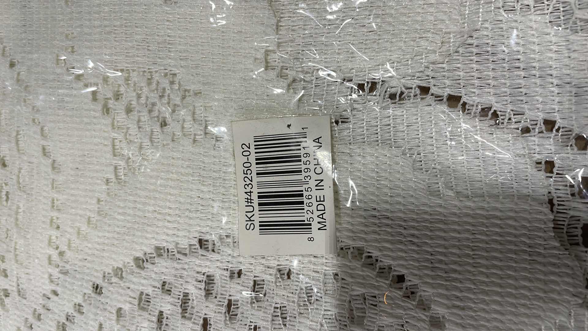 Photo 1 of 24” ROUND CREAM DOILY CASE OF 144