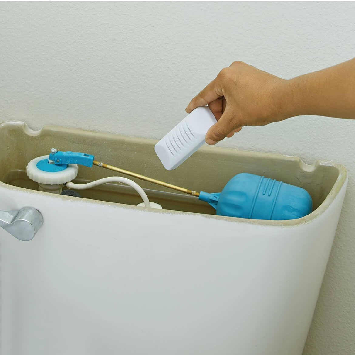 Photo 1 of CASE OF 150 HOME-X MAGNETIC TOILET PLASTIC DESCALING CLEANER BATHROOM CLEANING SUPPLIES