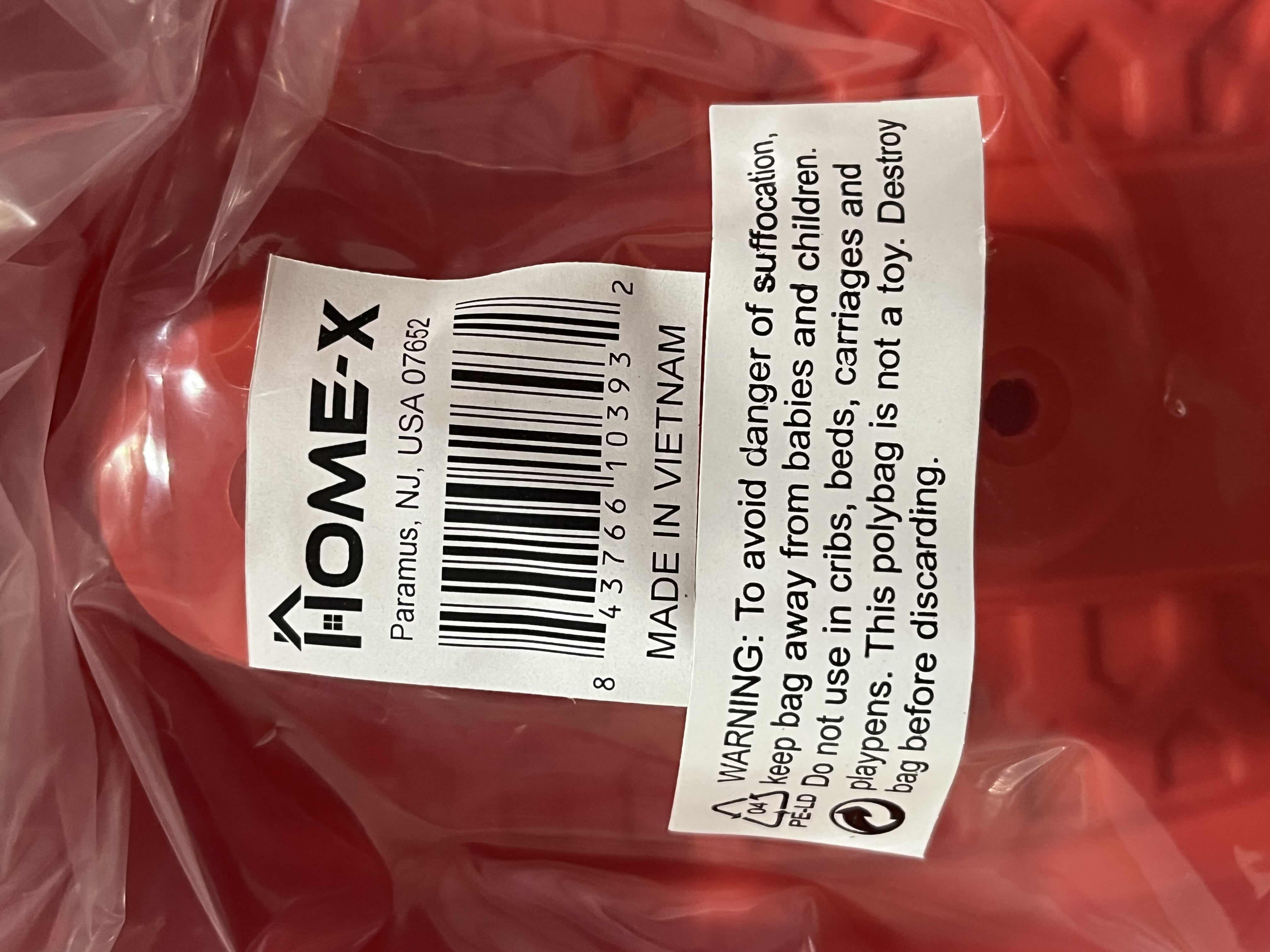 Photo 1 of HOME X RED PLASTIC VEHICLE WHEEL TIRE CHALKS 1 CASE 16 PAIRS