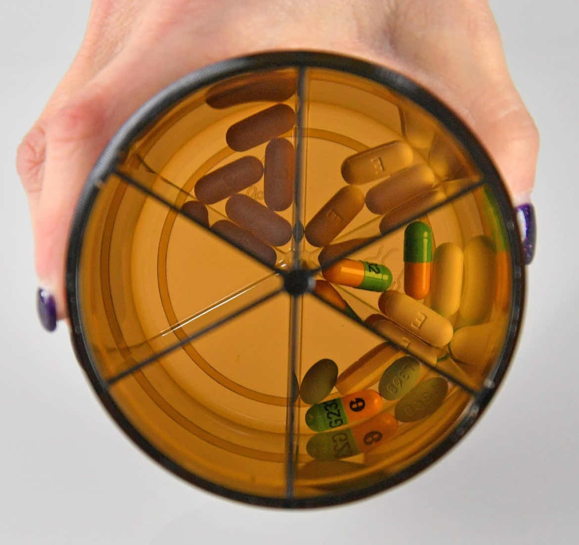 Photo 1 of 6-BRAND NEW HOME-X SIX SECTION VITAMIN/PILL DISPENSER WITH LABELS 4.1"H