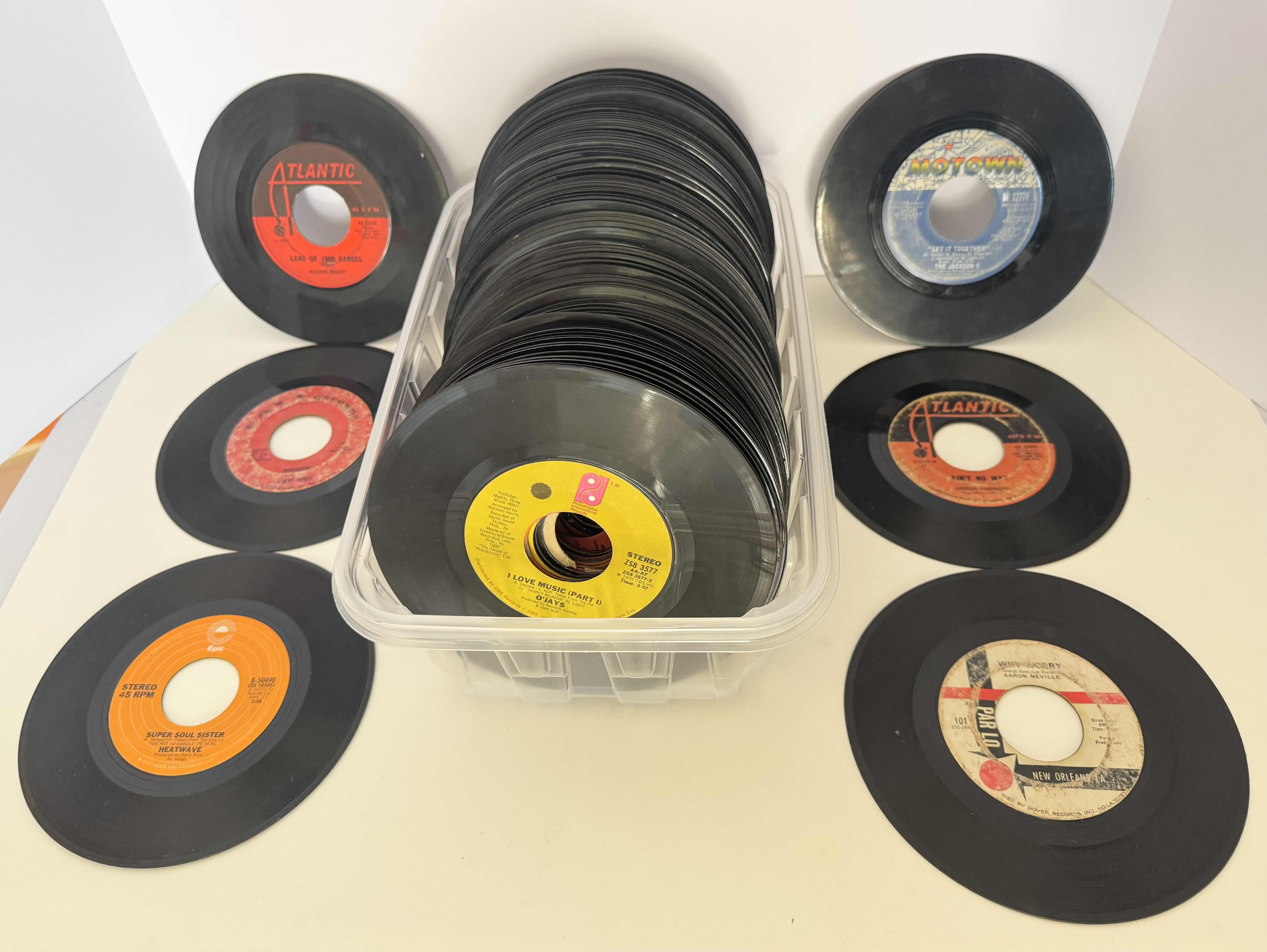 Photo 1 of VINTAGE VINYL 45'S RECORD COLLECTION VARIOUS ARTISTS. MOTOWN AND R&B