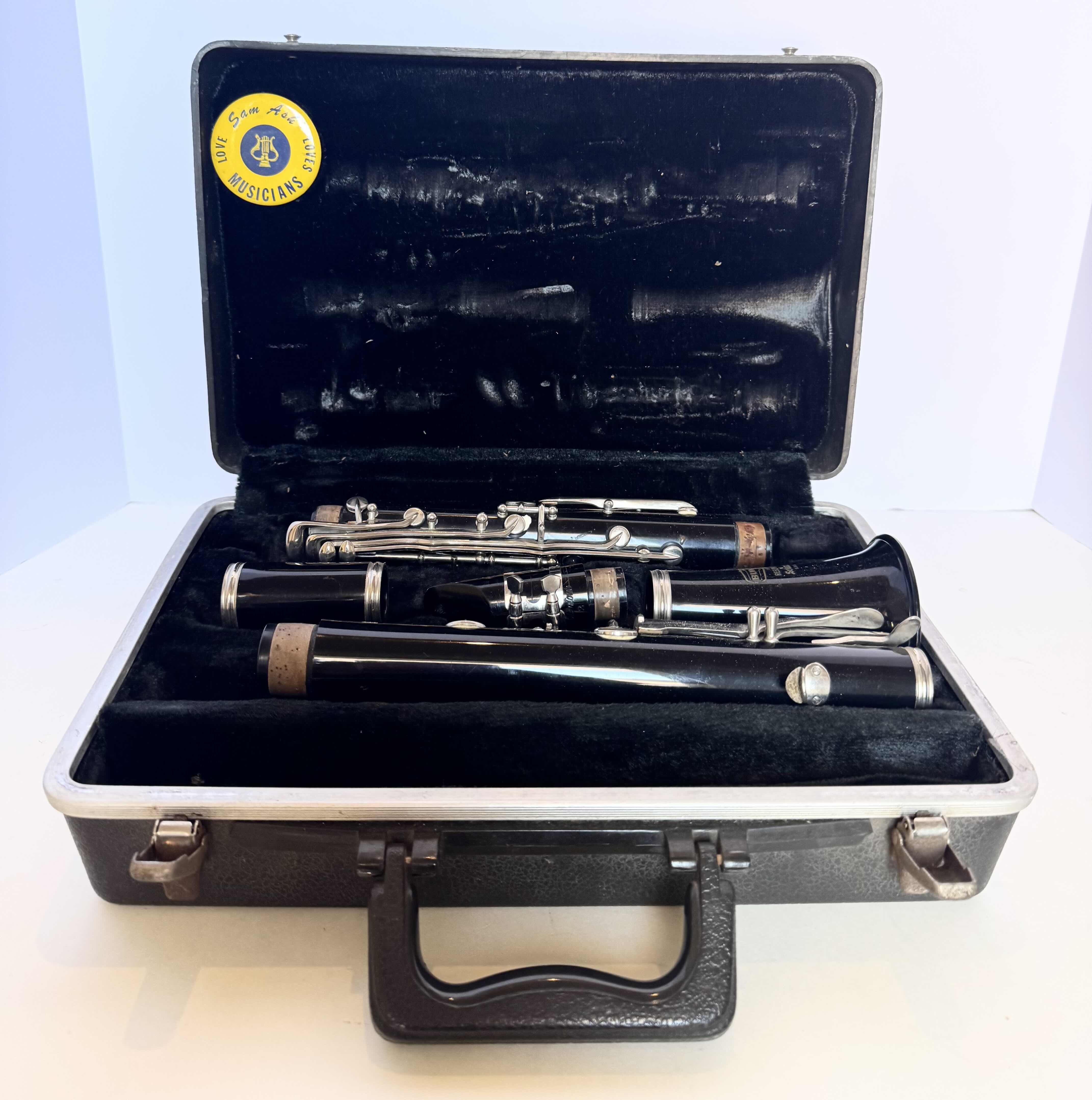 Photo 1 of BUNDY CLARINET WITH CARRYING CASE, BLACK