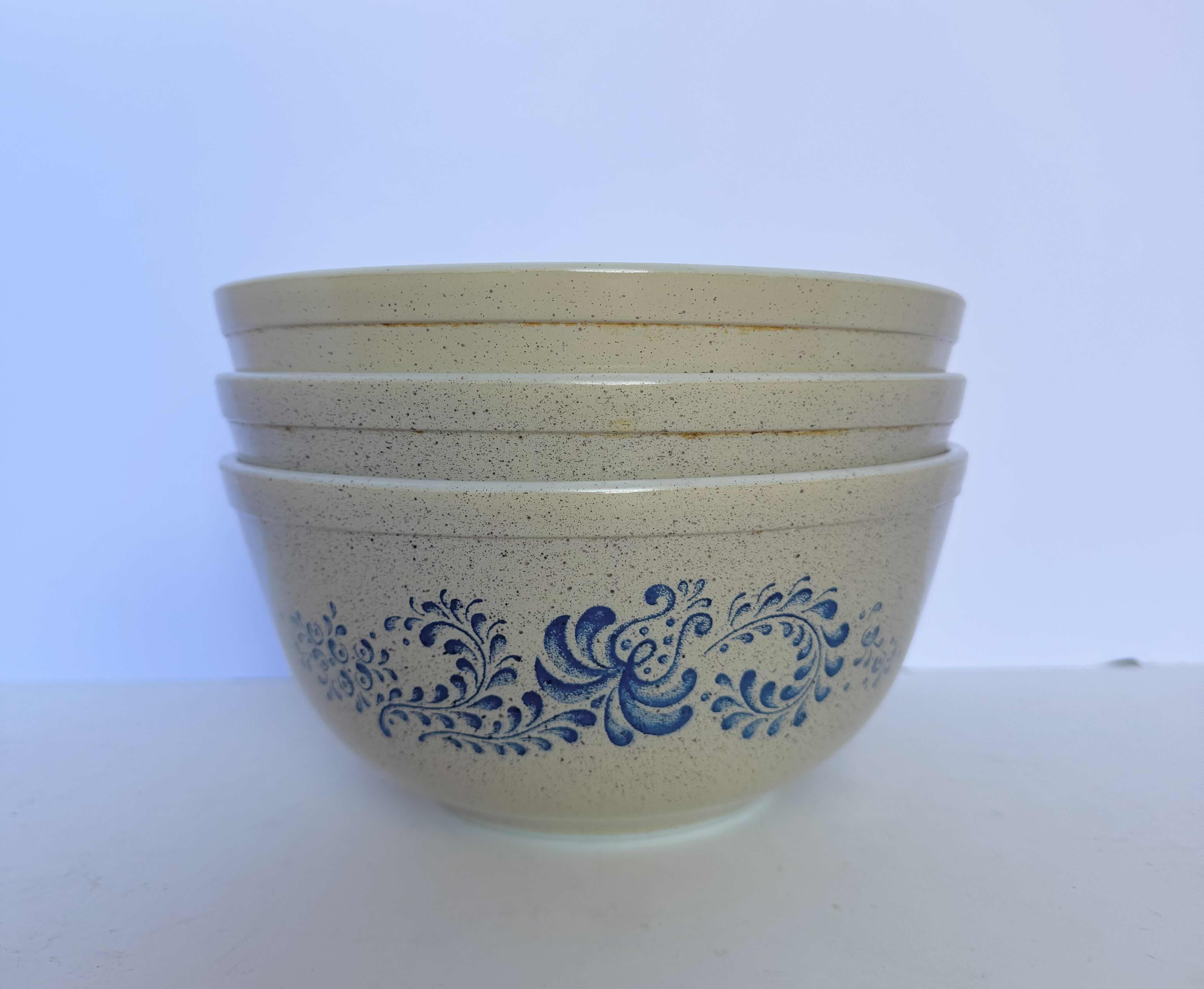 Photo 2 of 3 PIECE PYREX MIXING  BOWLS 11.5”W X 4”H