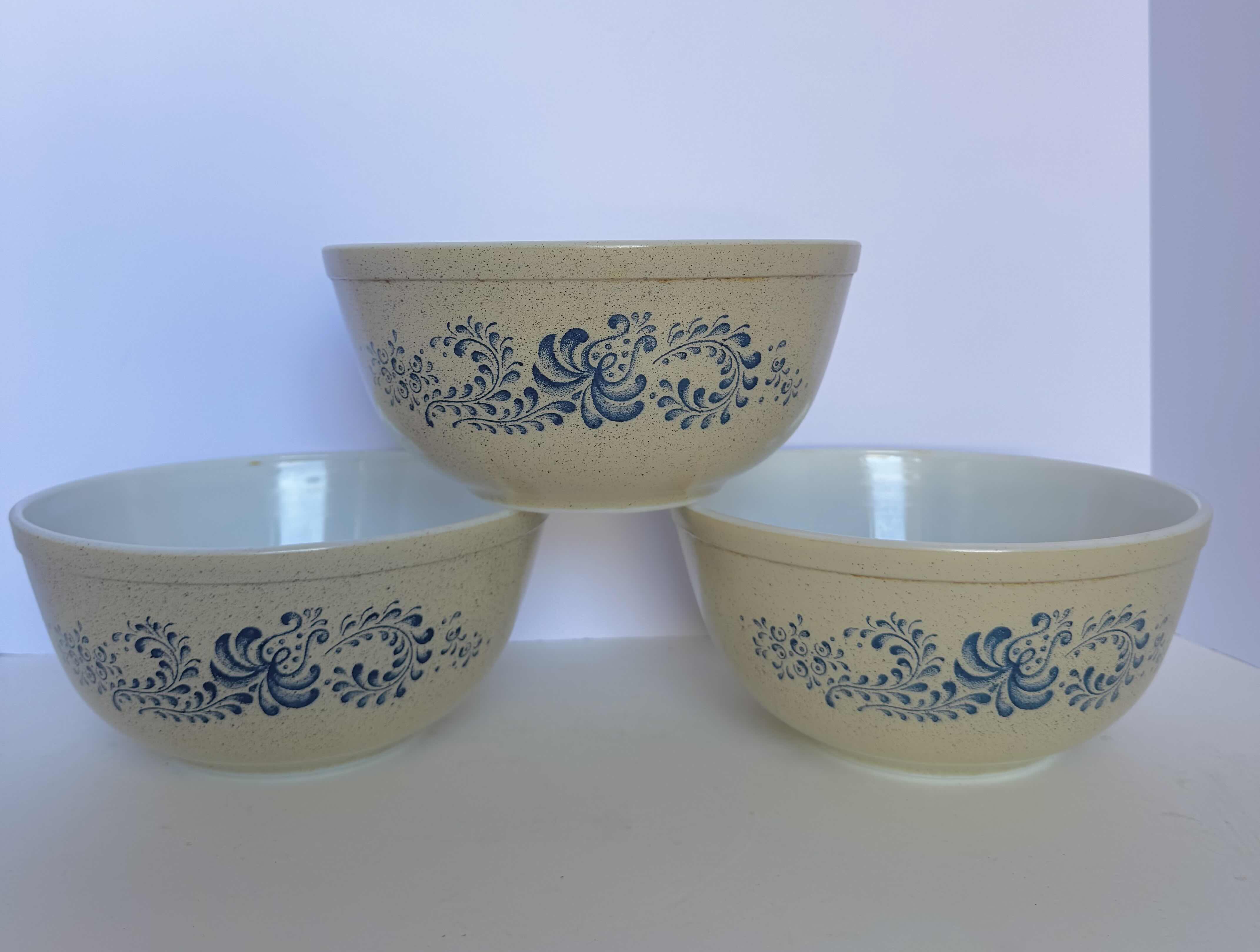 Photo 1 of 3 PIECE PYREX MIXING  BOWLS 11.5”W X 4”H