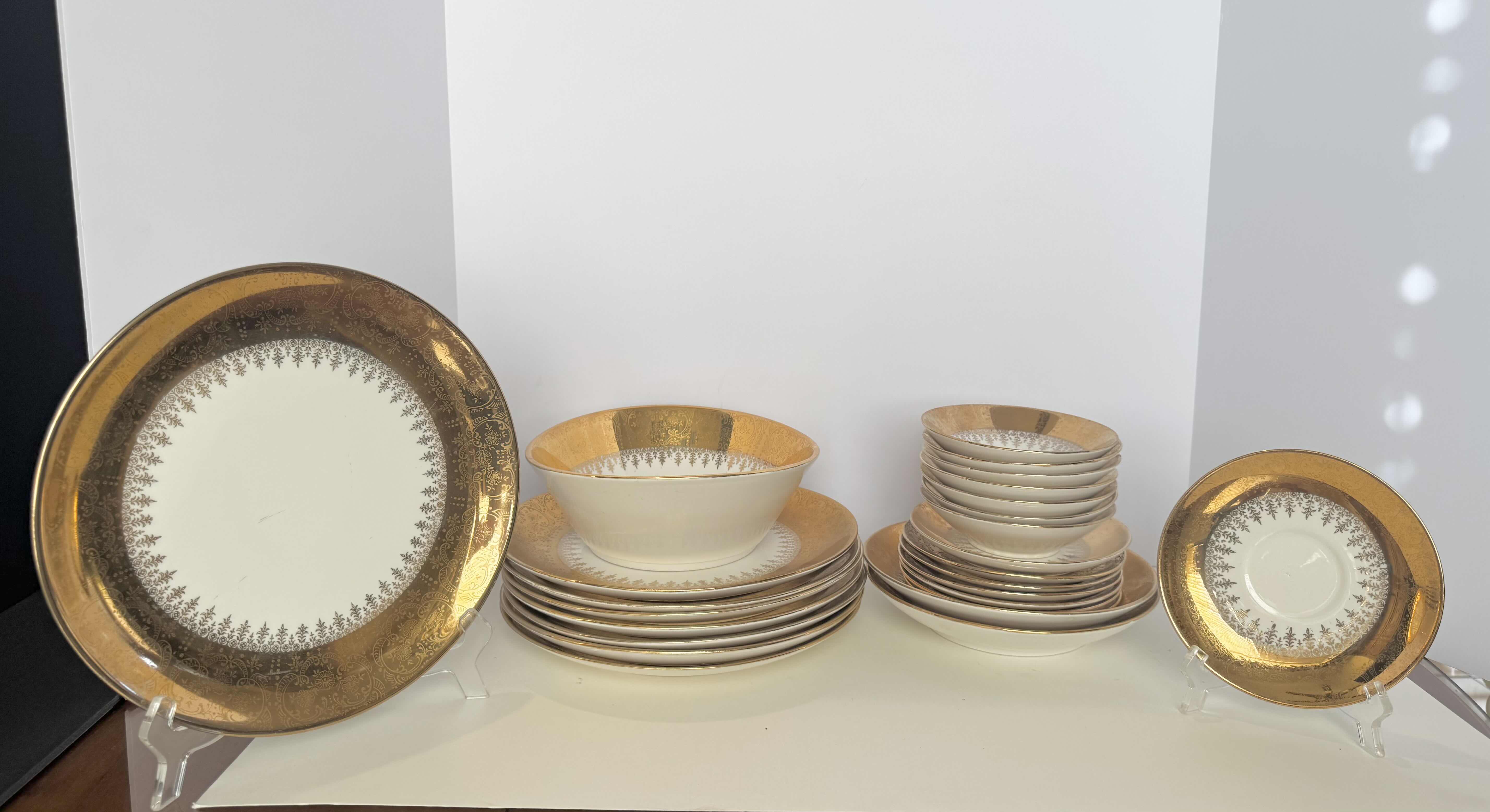 Photo 1 of 25 PCS- WHITE W 22KT GOLD-PLATED TRIM CHINA 