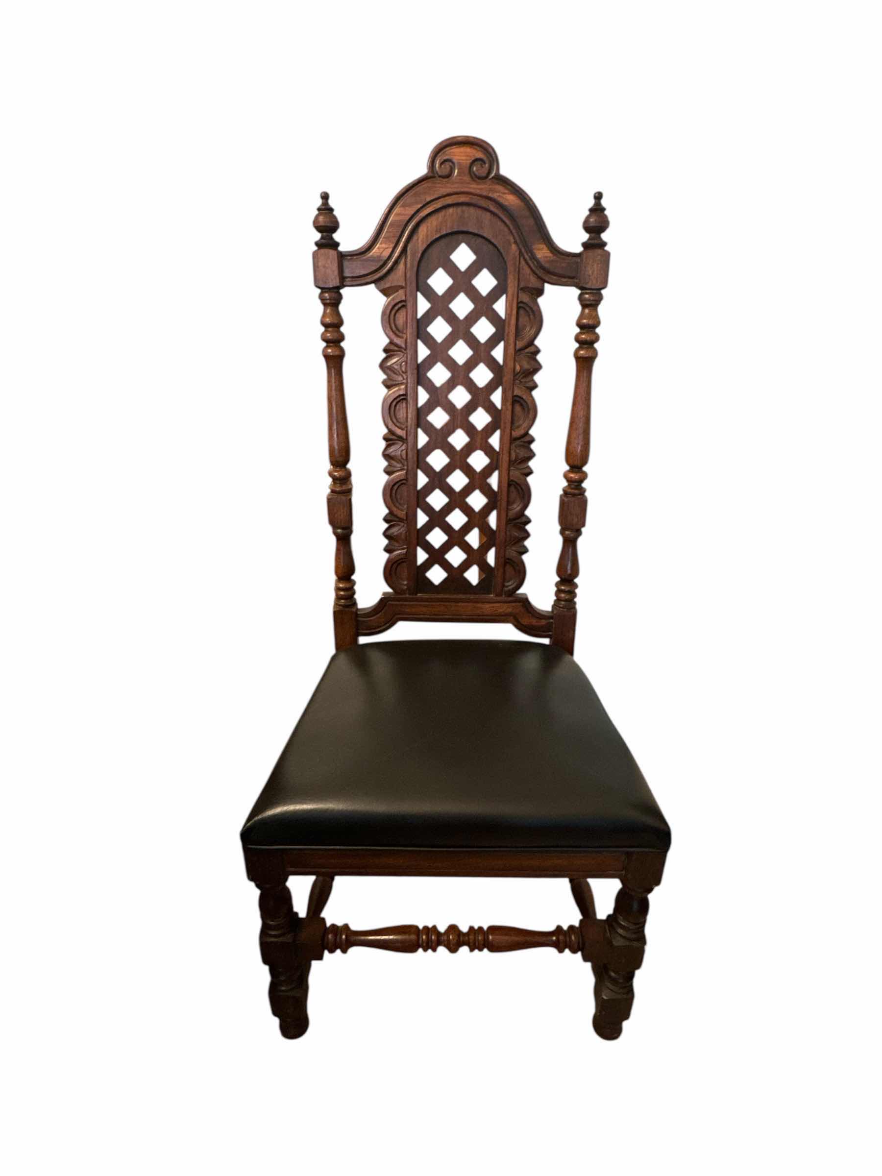 Photo 1 of 250
MID 20th CENTURY WALNUT SPANISH BAROQUE STYLE DINING SIDE CHAIR