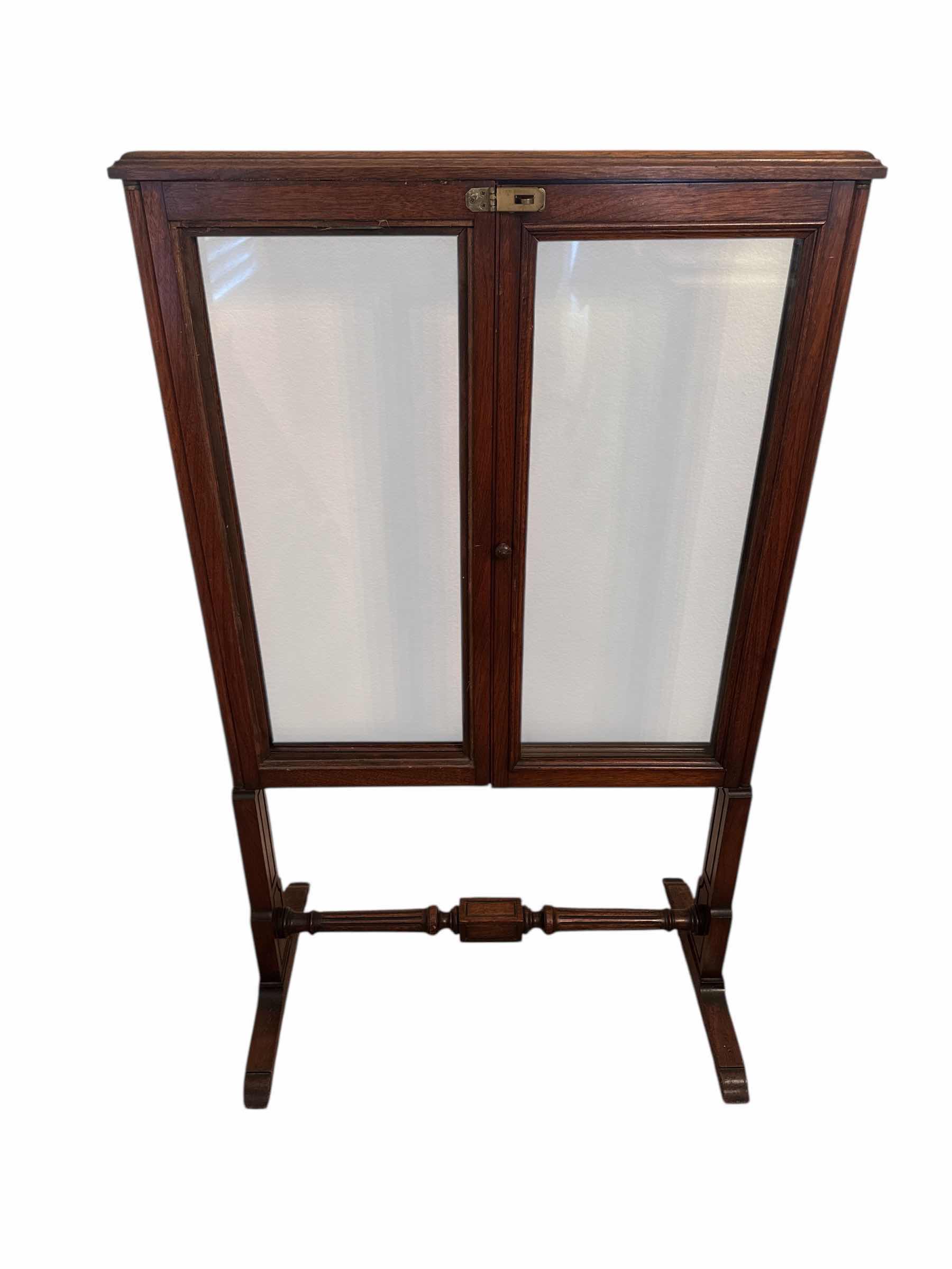 Photo 1 of 1500
GEORGIAN MAHOGANY FIRE SCREEN
