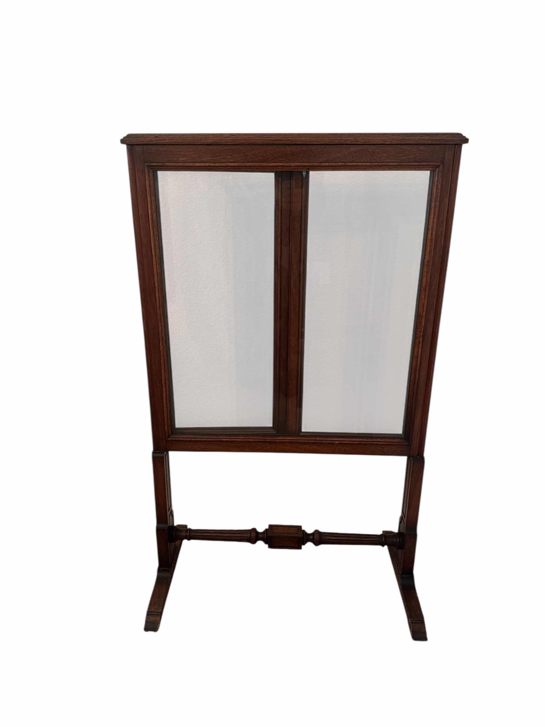 Photo 1 of 1500
GEORGIAN MAHOGANY FIRE SCREEN