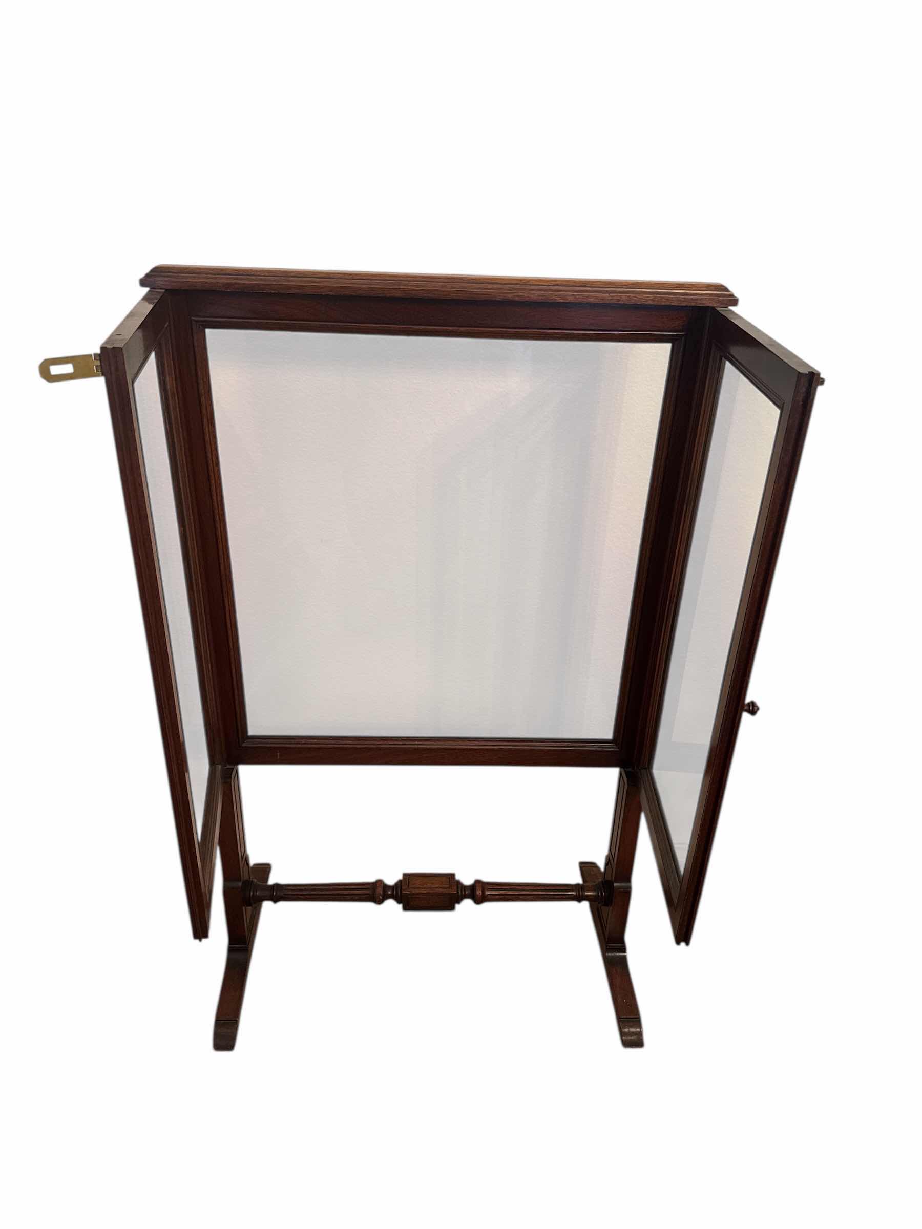 Photo 3 of 1500
GEORGIAN MAHOGANY FIRE SCREEN