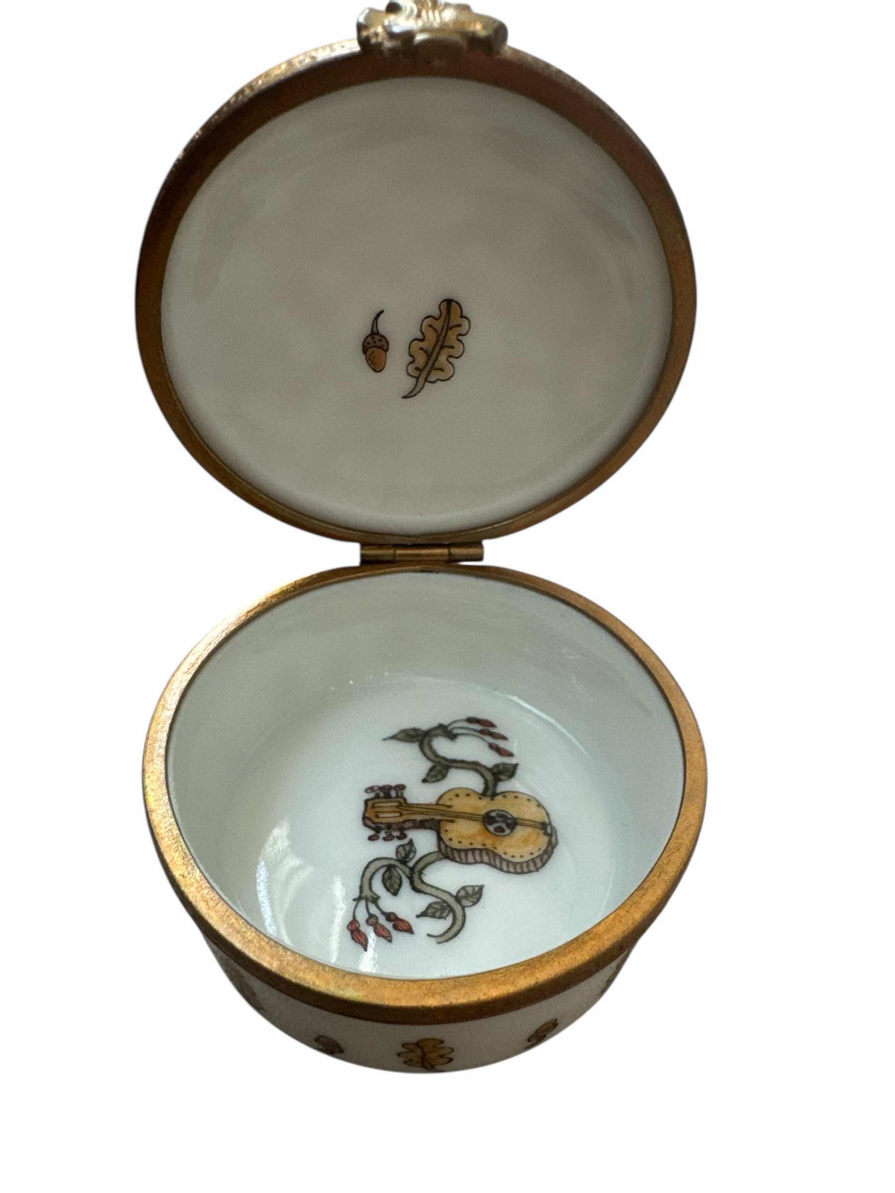 Photo 1 of 175 

HALCYON DAYS ENAMEL BOX “LOVE IS THE MUSIC OF LIFE”