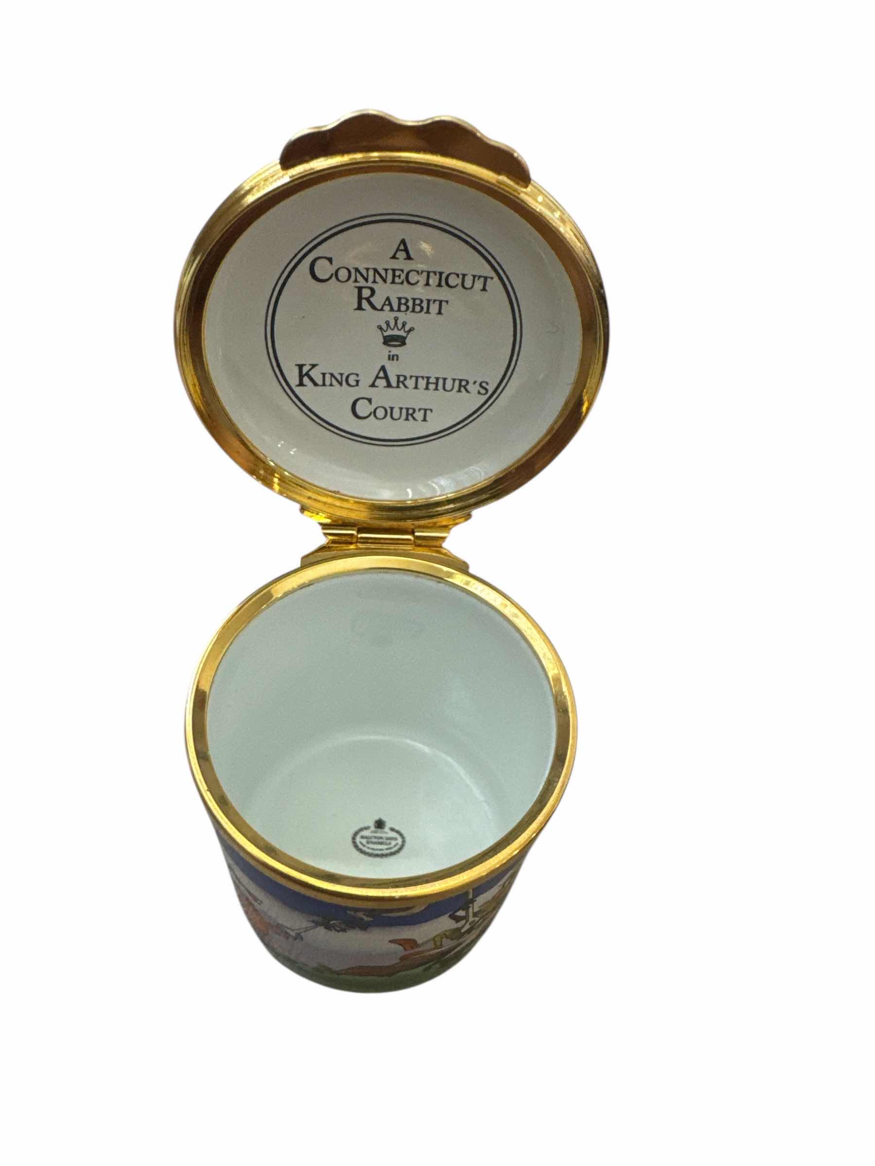 Photo 2 of 225 

HALCYON DAYS ENAMEL CONNECTICUT RABBIT KING ARTHURS COURT BUGS BUNNY W.B.