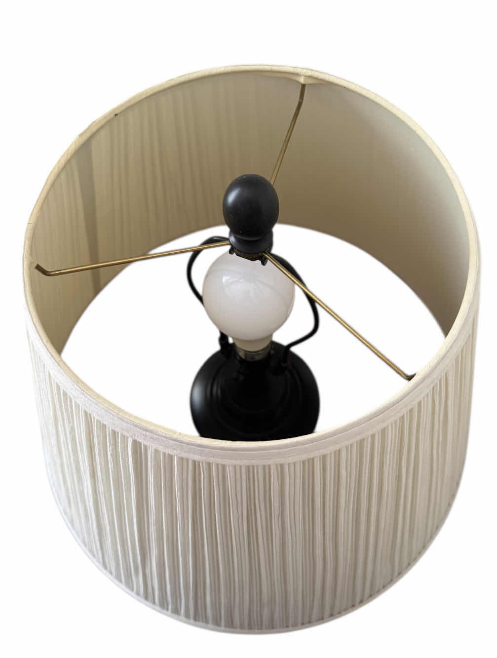 Photo 1 of 30
BLACK/WHITE METAL TABLE LAMP

D17.5” X H29”