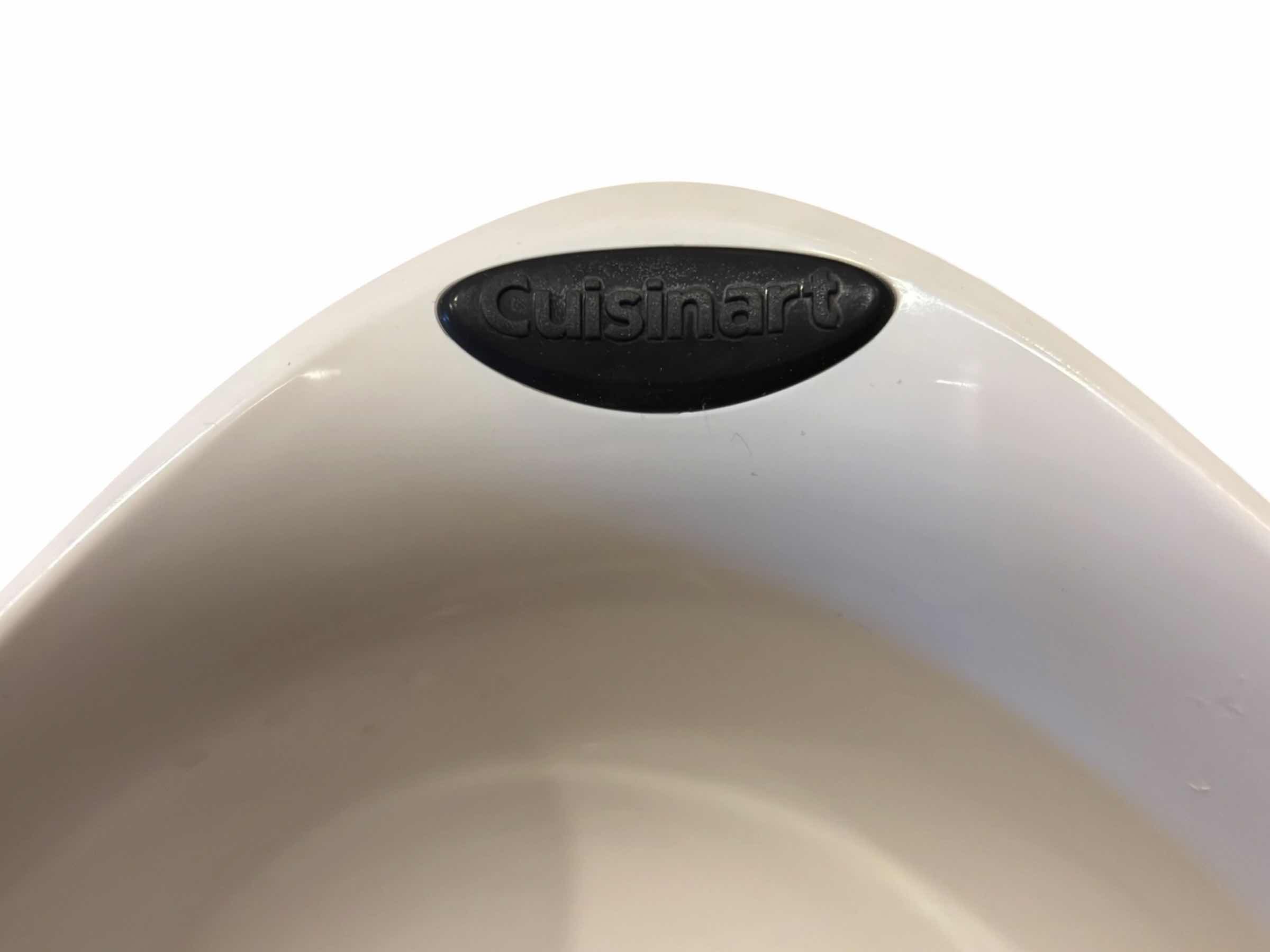 Photo 1 of CUISINART 3 PC POUR SPOUT MIXING BOWLS W NON-SLIP BOTTOM, WHITE $55