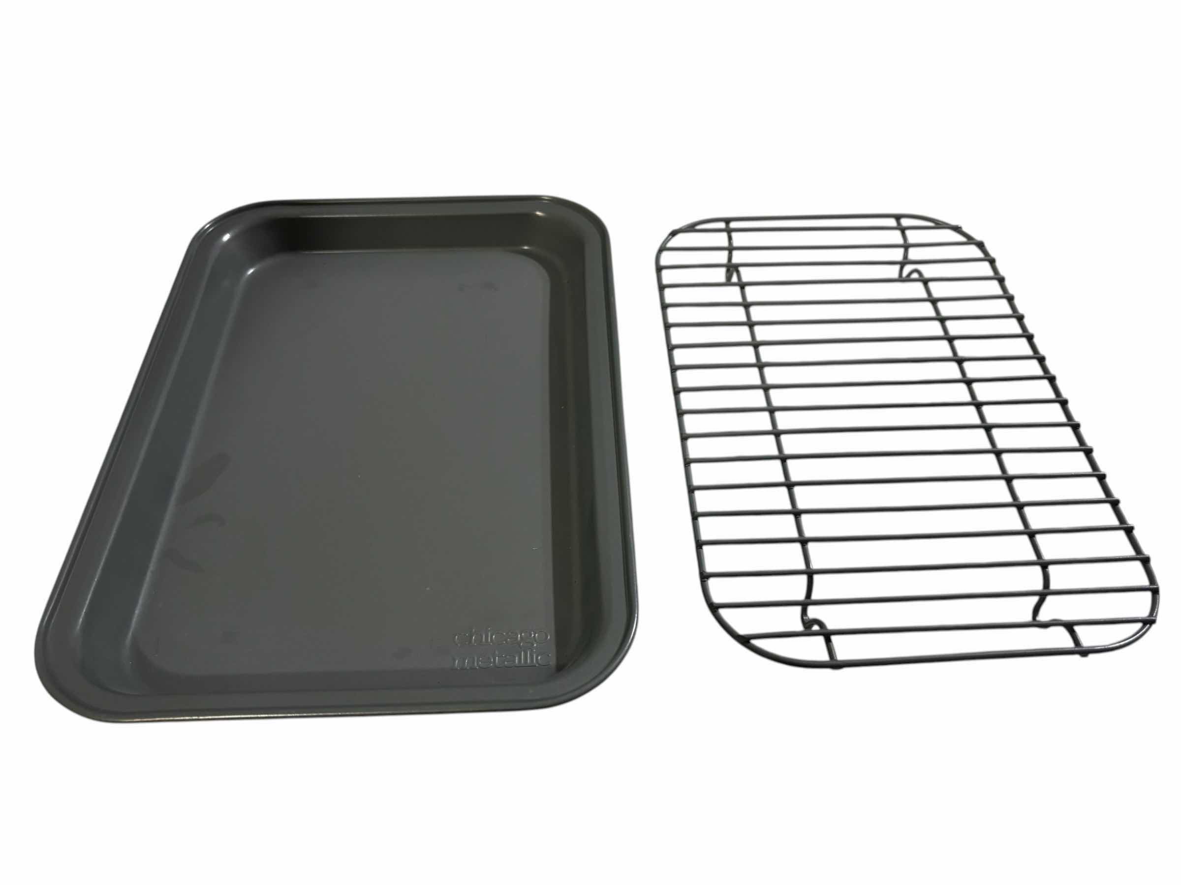 Photo 1 of CHICAGO METALLIC 7 PC BAKEWARE SET (READ NOTES) $45